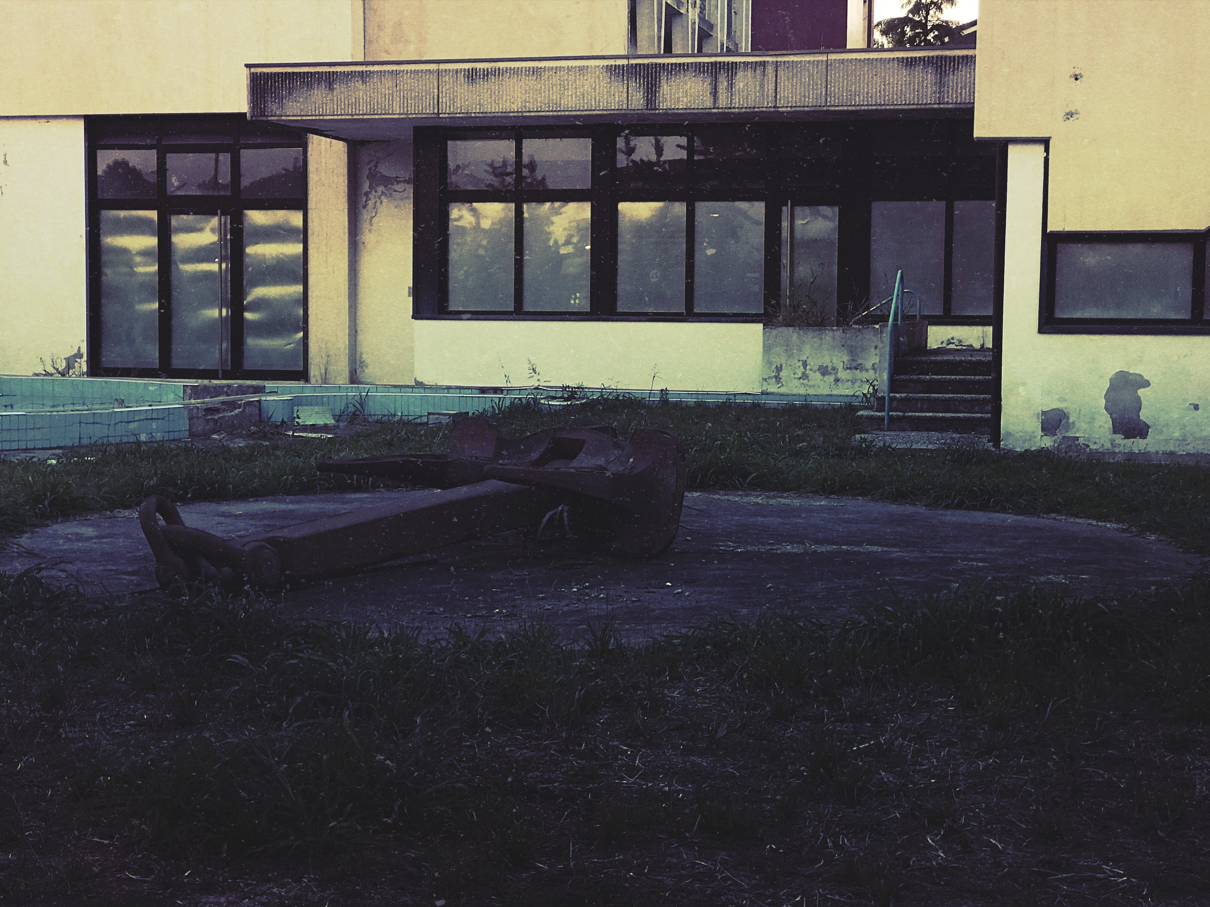 obsolete, italy, plant, architectural column, seat, 4K, architecture, empty, abano terme, abandoned, window, house, day, no people, old, ruined, built structure, HD Wallpaper