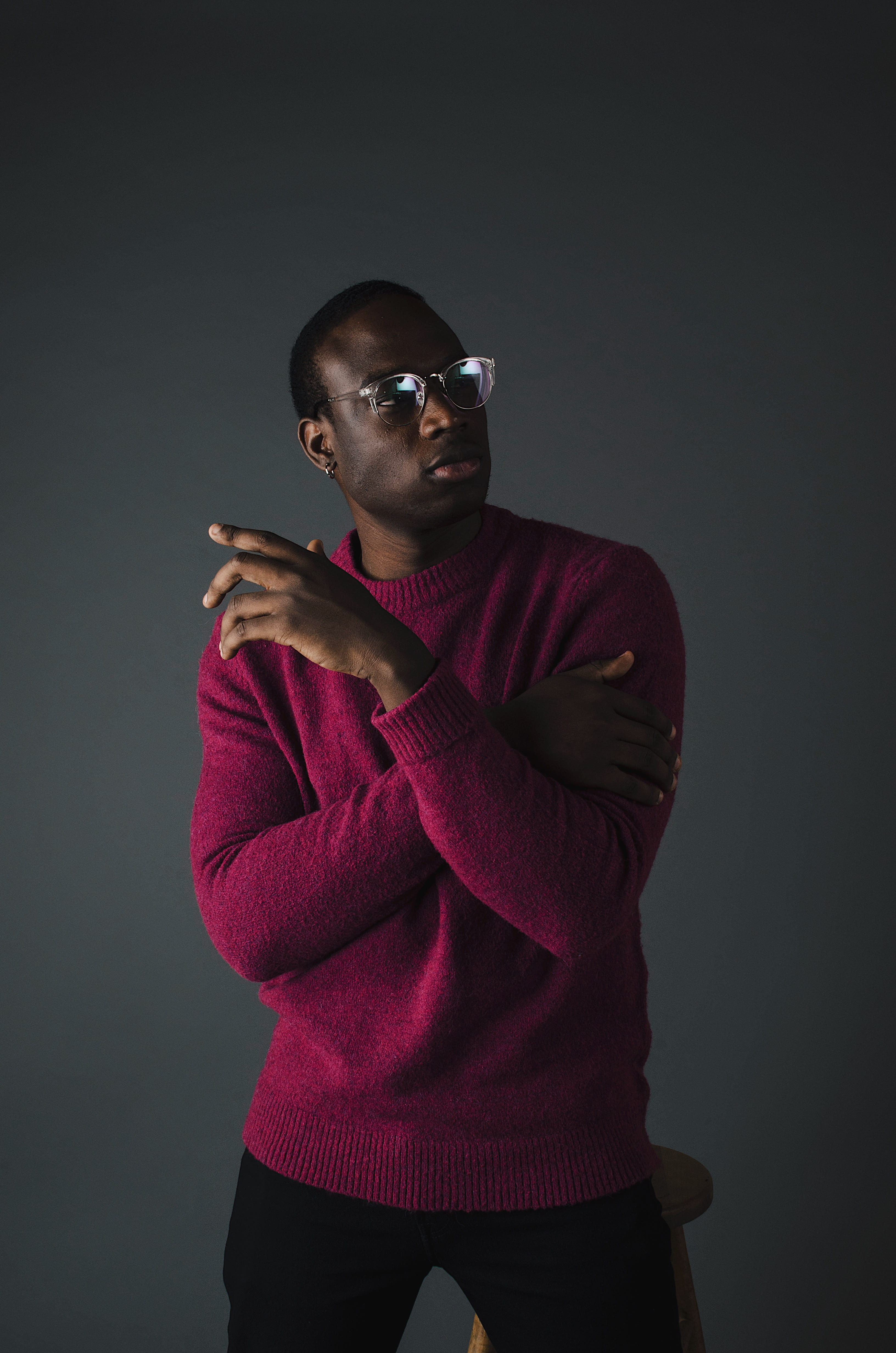 sweater, clothing, portrait, business man, selfie, gray background, 4K, standing, gray, maroon, businessman, black background, glasses, arm, holding, looking at camera, Phone HD Wallpaper
