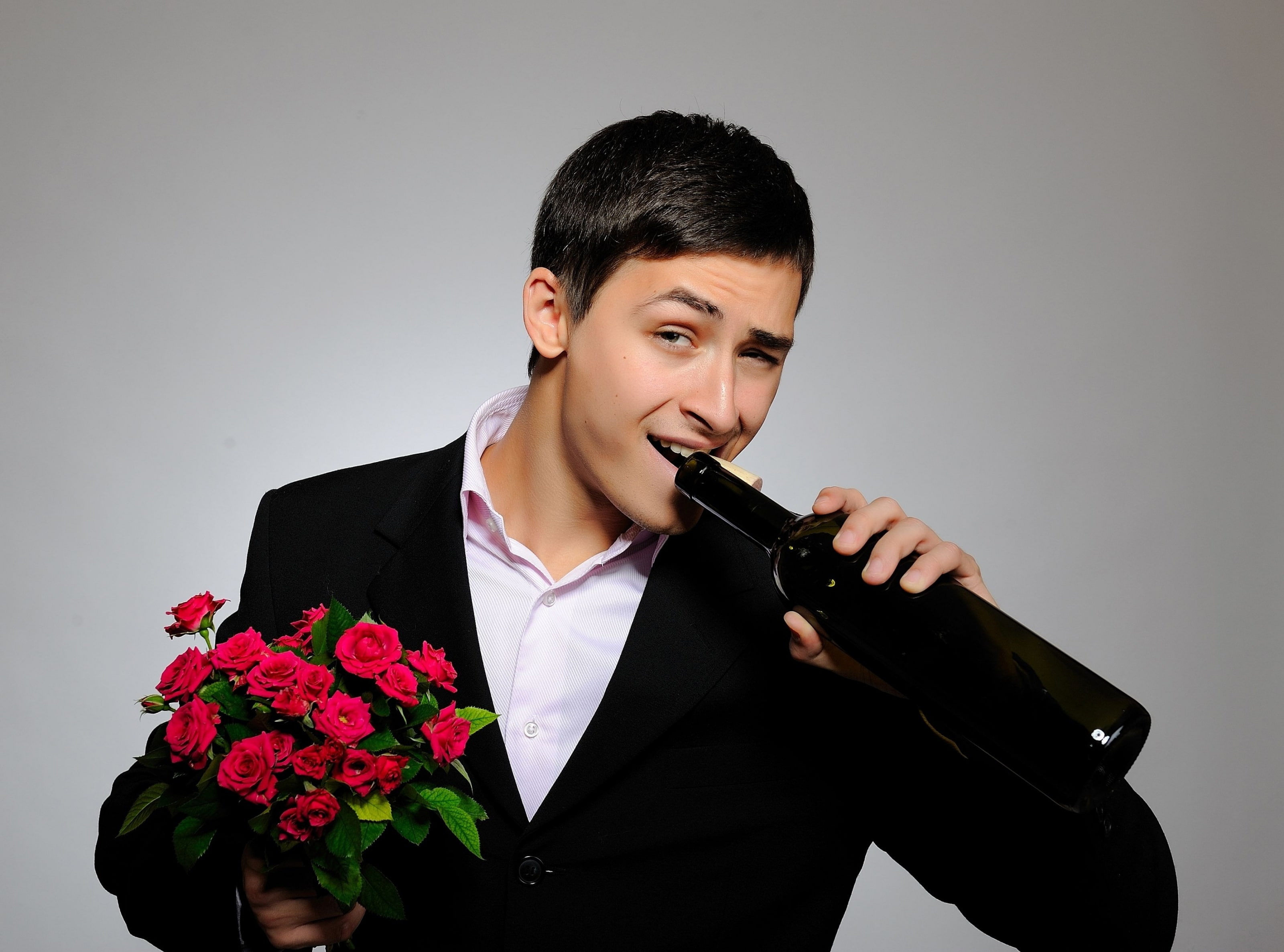 flowering plant, smiling, Holidays, Flowers, Wine, well-dressed, s, Valentines Day, bouquet, lifestyles, front view, holding, With, black, indoors, flower, HD Wallpaper