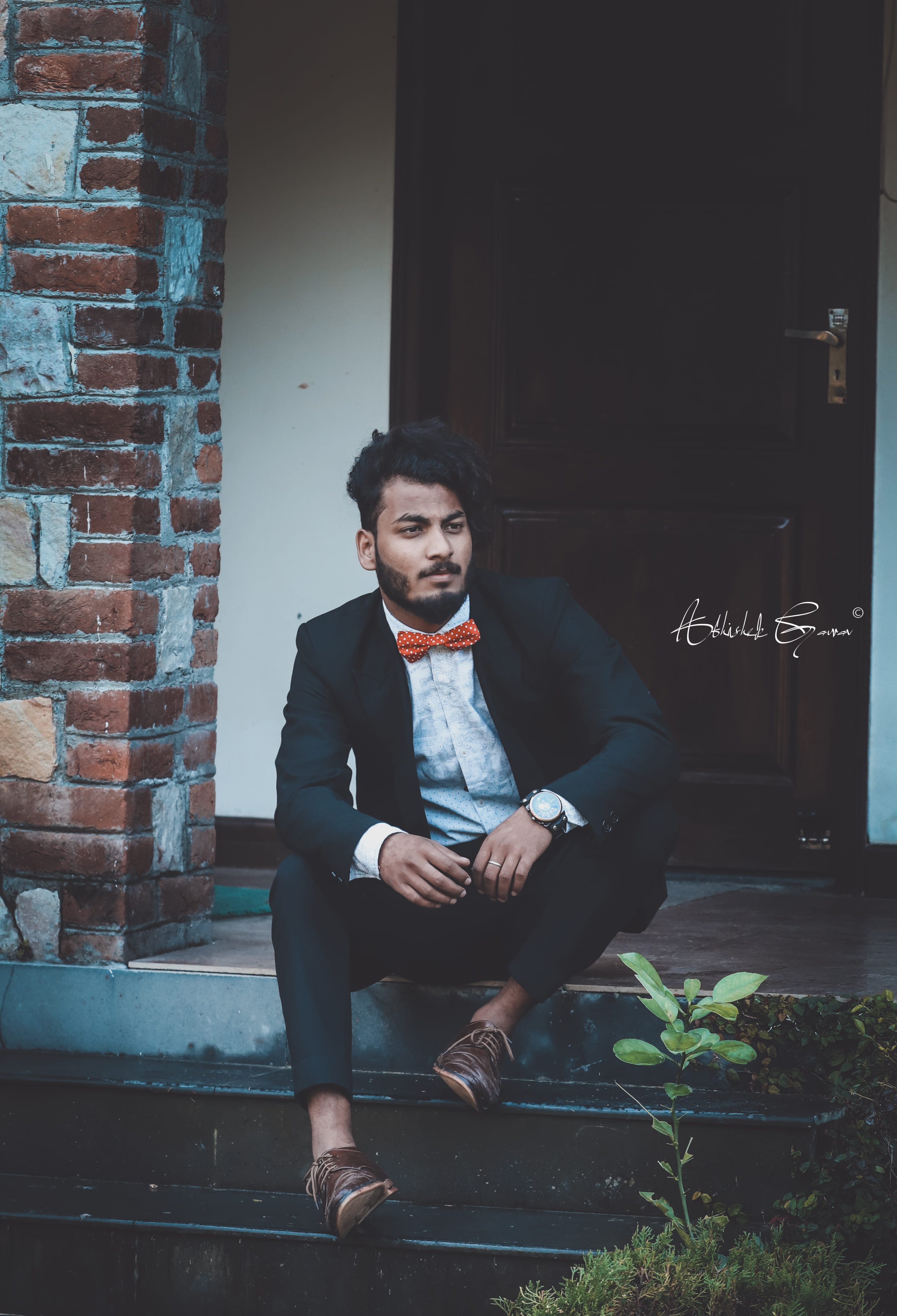 architecture, men, bricks, near, casual clothing, front view, shoes, sitting, outdoors, man, formal, wear, 4K, door, guy, looking, steps, face, young adult, Phone HD Wallpaper