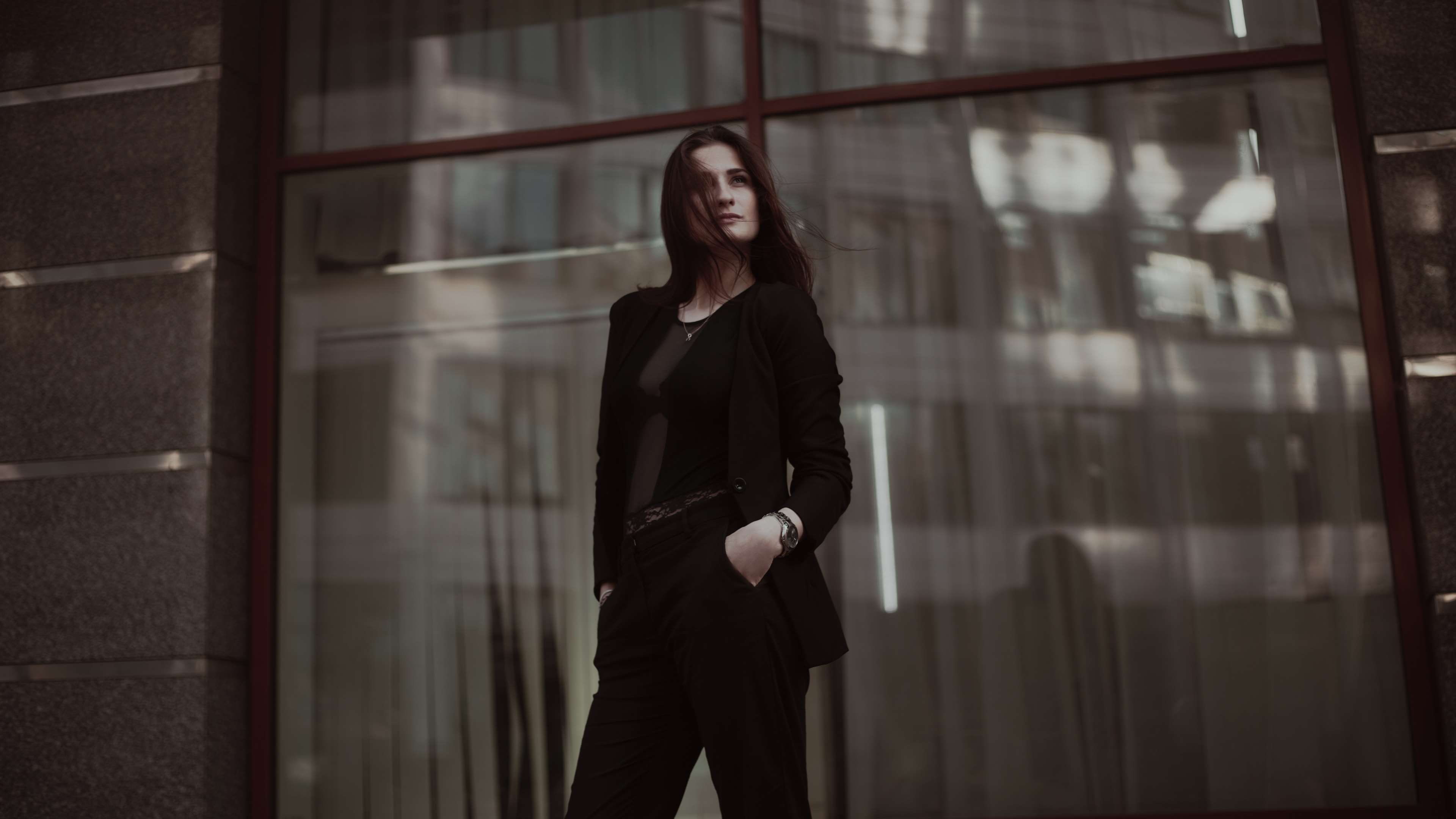 person, model, adult, one person, 4K, outfit, built structure, wear, reflection, black color, beauty, front view, young adult, style, young women, elegant, HD Wallpaper