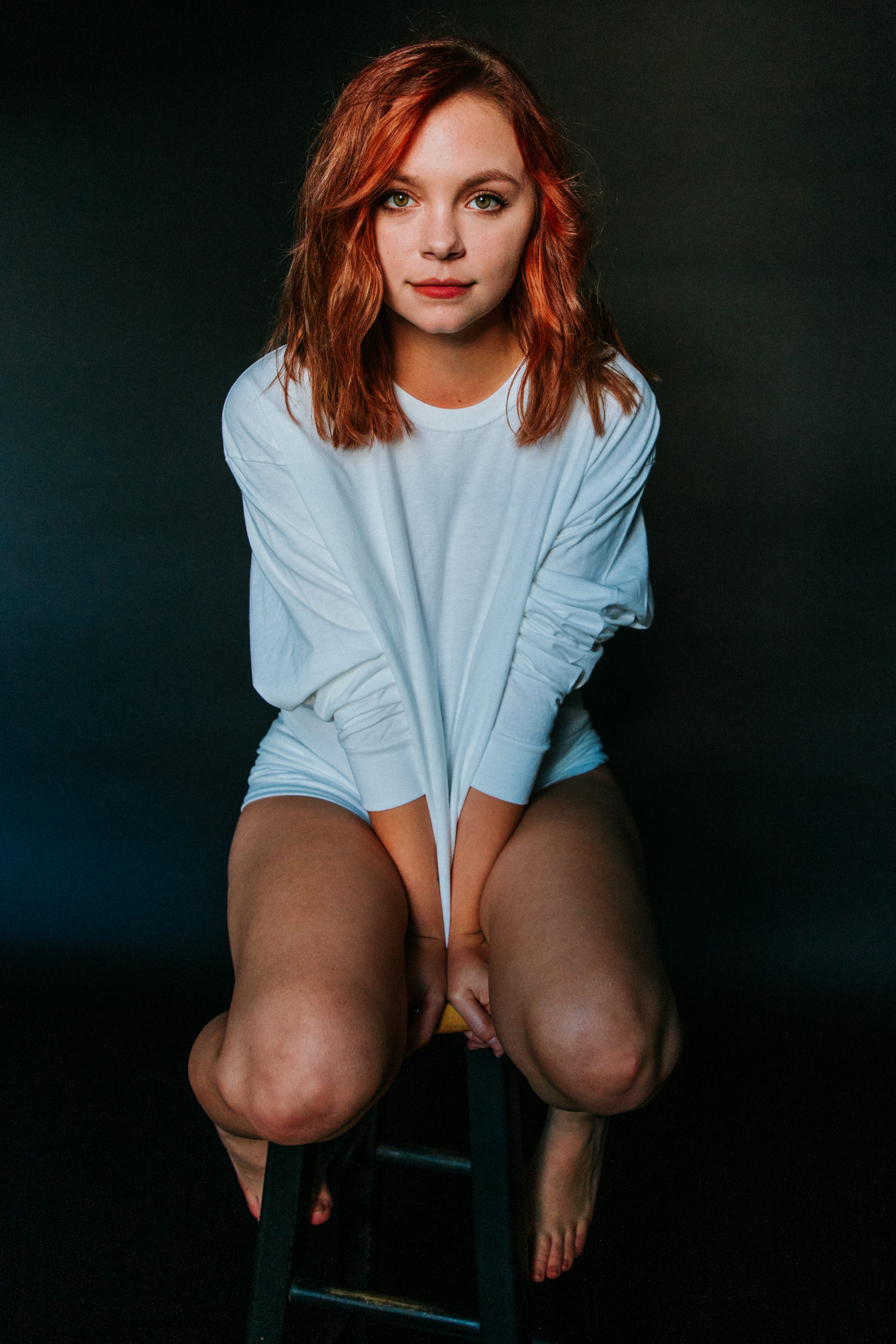 looking at camera, young adult, t-shirt, women, chair, casual clothing, long sleeve, good morning, one person, background, portrait, beauty, Phone HD Wallpaper