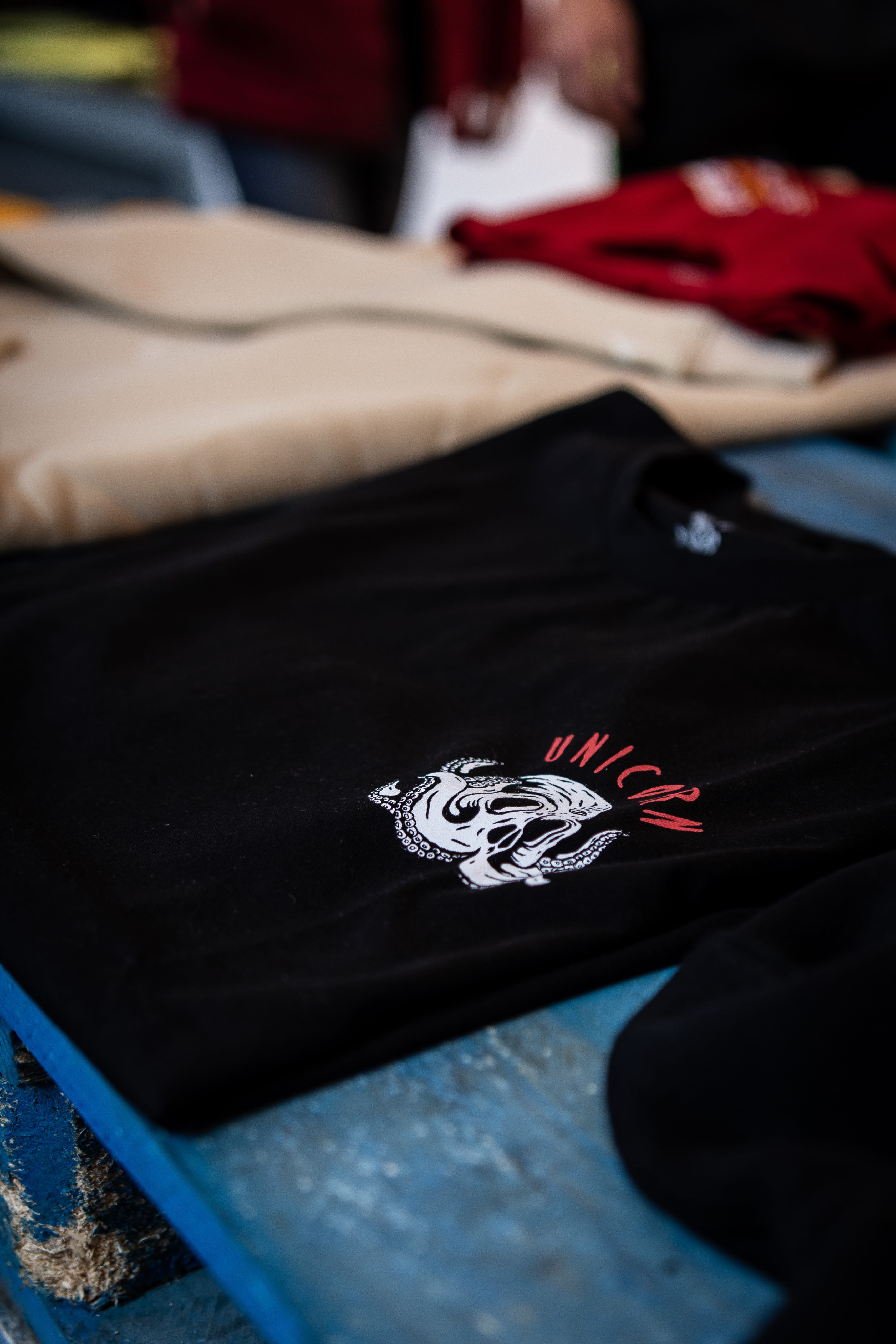 long sleeve, selective focus, bag, hat, human, applique, symbol, diamond - gemstone, clothing, body part, logo, overcoat, art and craft, t-shirt, personal accessory, Phone HD Wallpaper