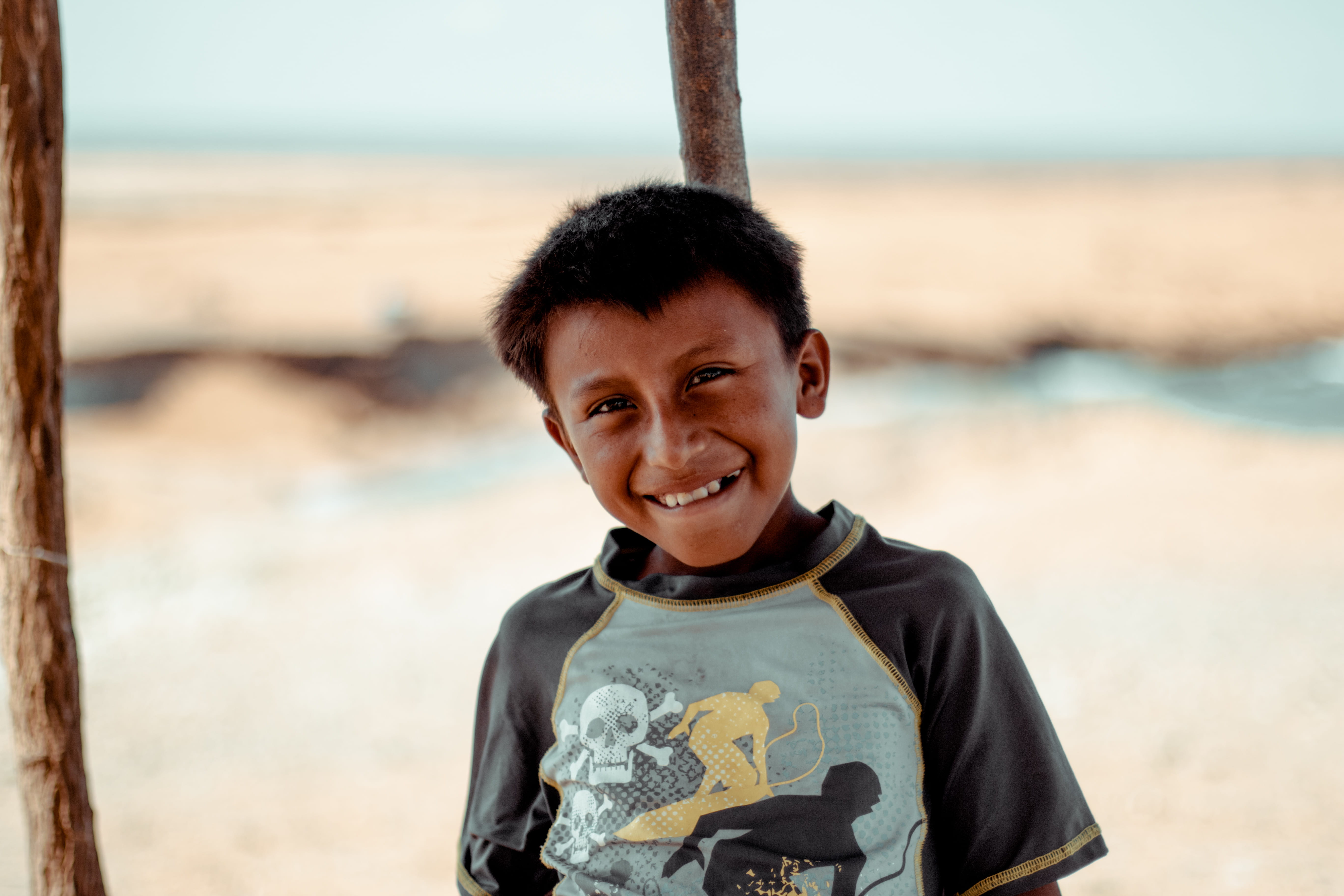 portrait, long sleeve, looking at camera, smile, day, face, tree, focus on foreground, front view, happiness, t-shirt, innocence, water, one person, boy, HD Wallpaper