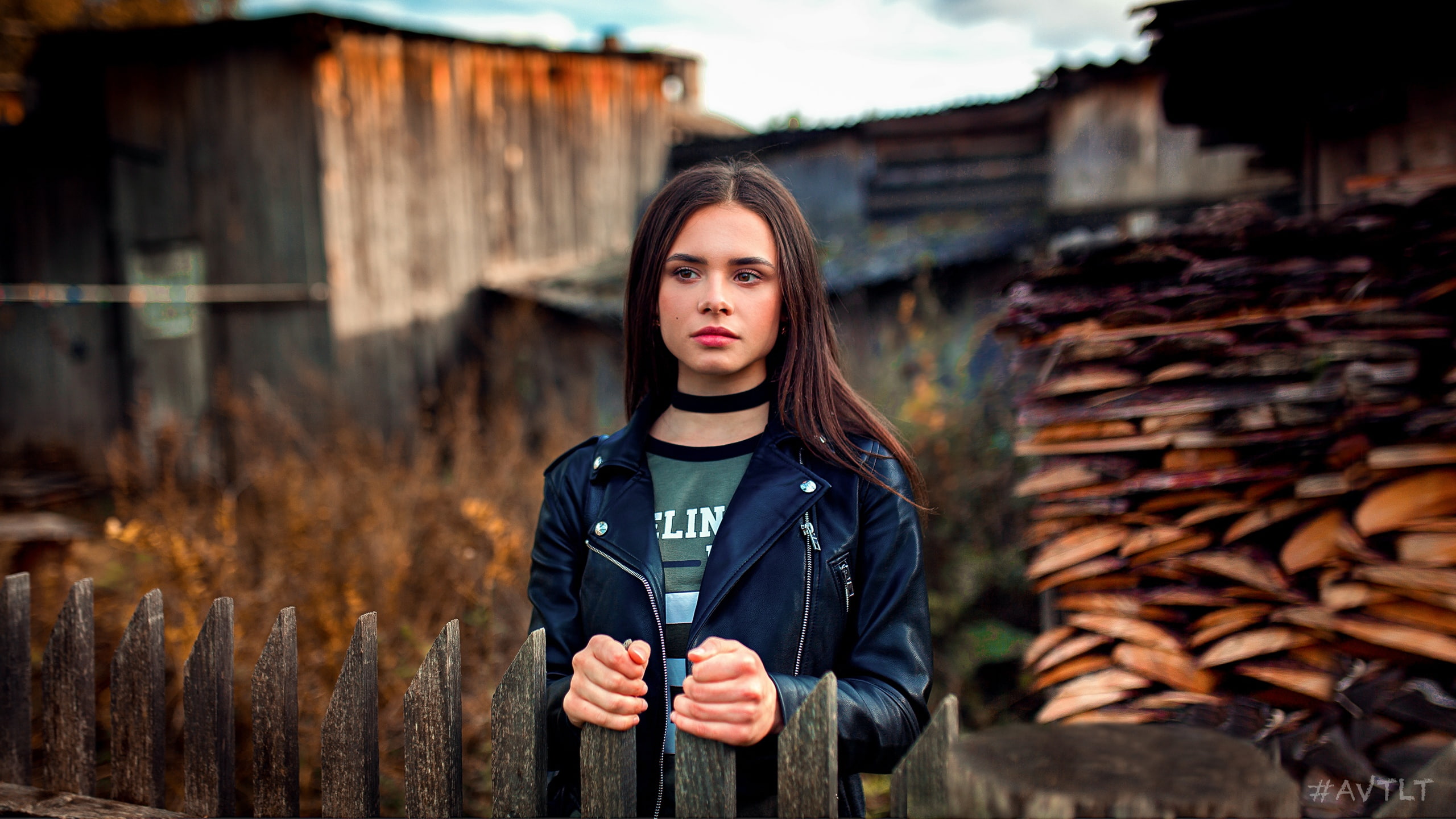 looking away, adult, fence, portrait, one person, depth of field, looking at camera, model, brown eyes, beauty, Aleksandr Suhar, teenager, outdoors, beautiful woman, HD Wallpaper