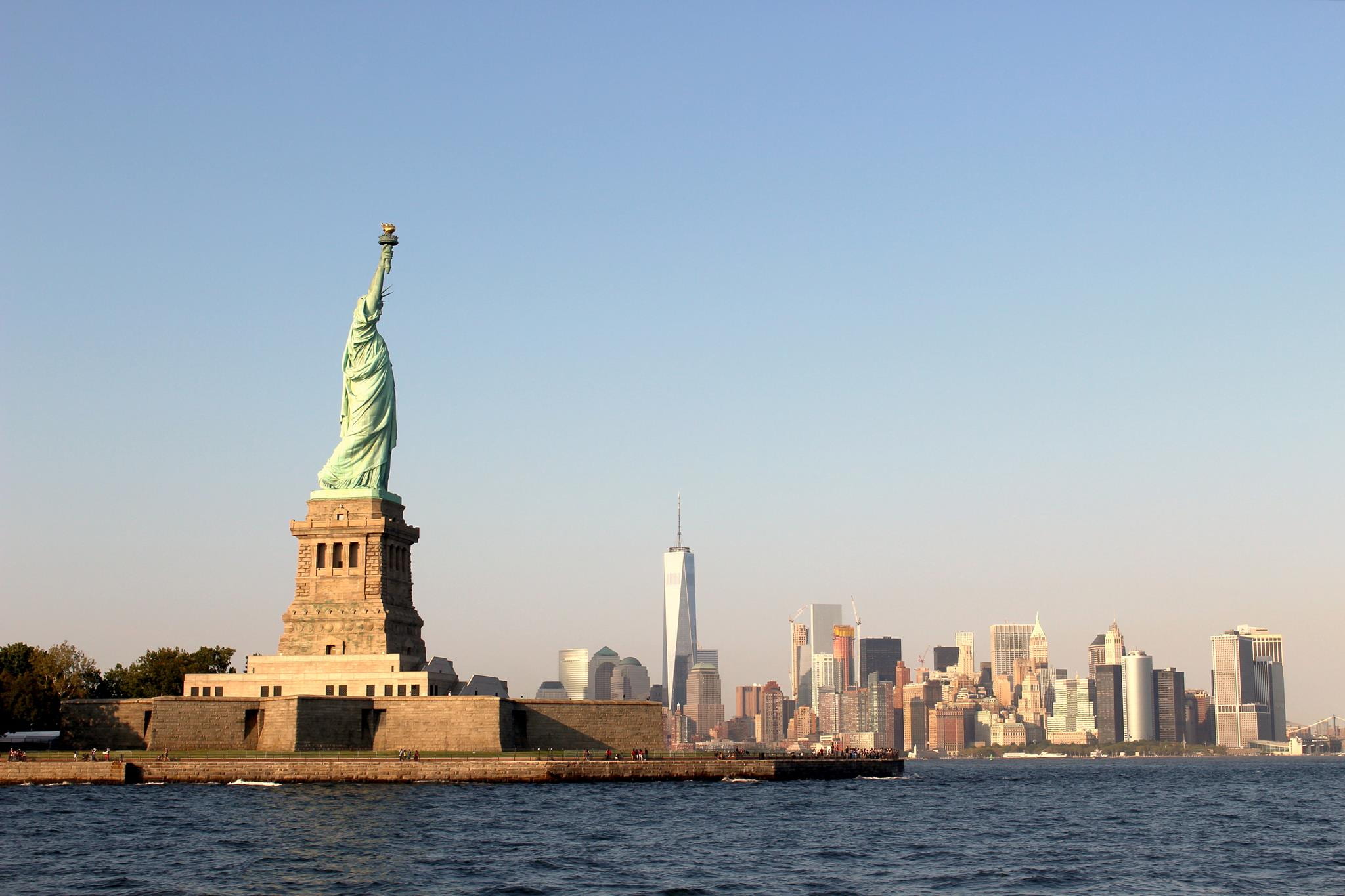 outdoors, building, financial district, clear sky, tourism, water, skyscraper, historic, person, travel, office building exterior, new york, tall - high, HD Wallpaper