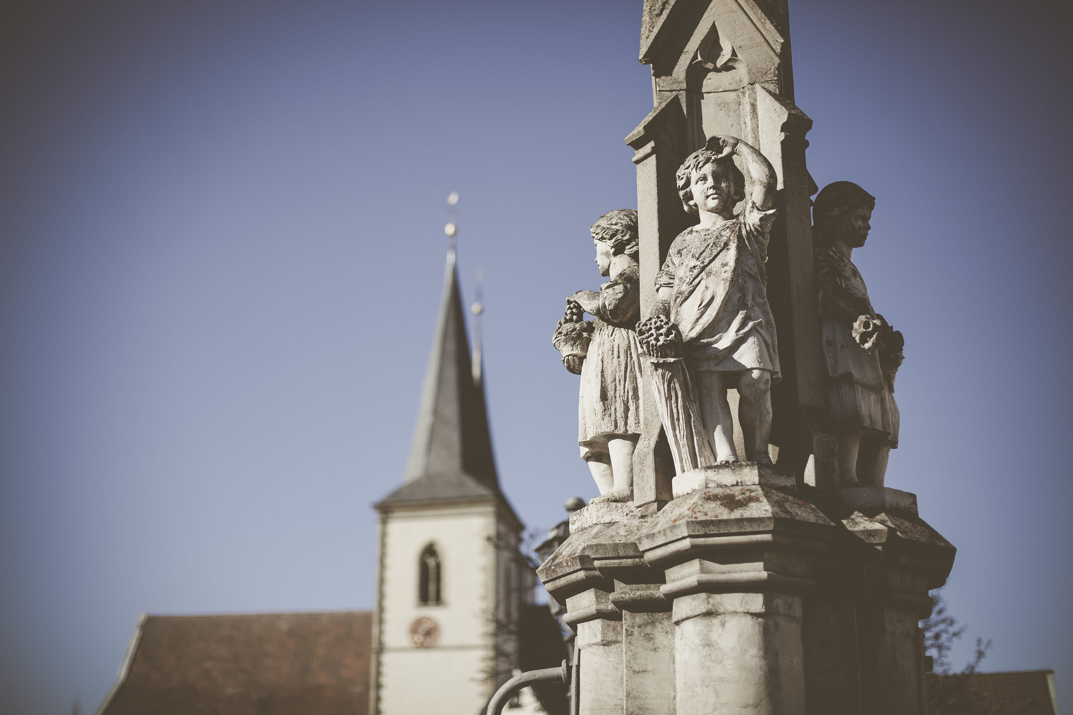 daytime, pillar, low angle view, built structure, history, tower, human representation, architecture, light, religion, outdoors, building, place of worship, HD Wallpaper