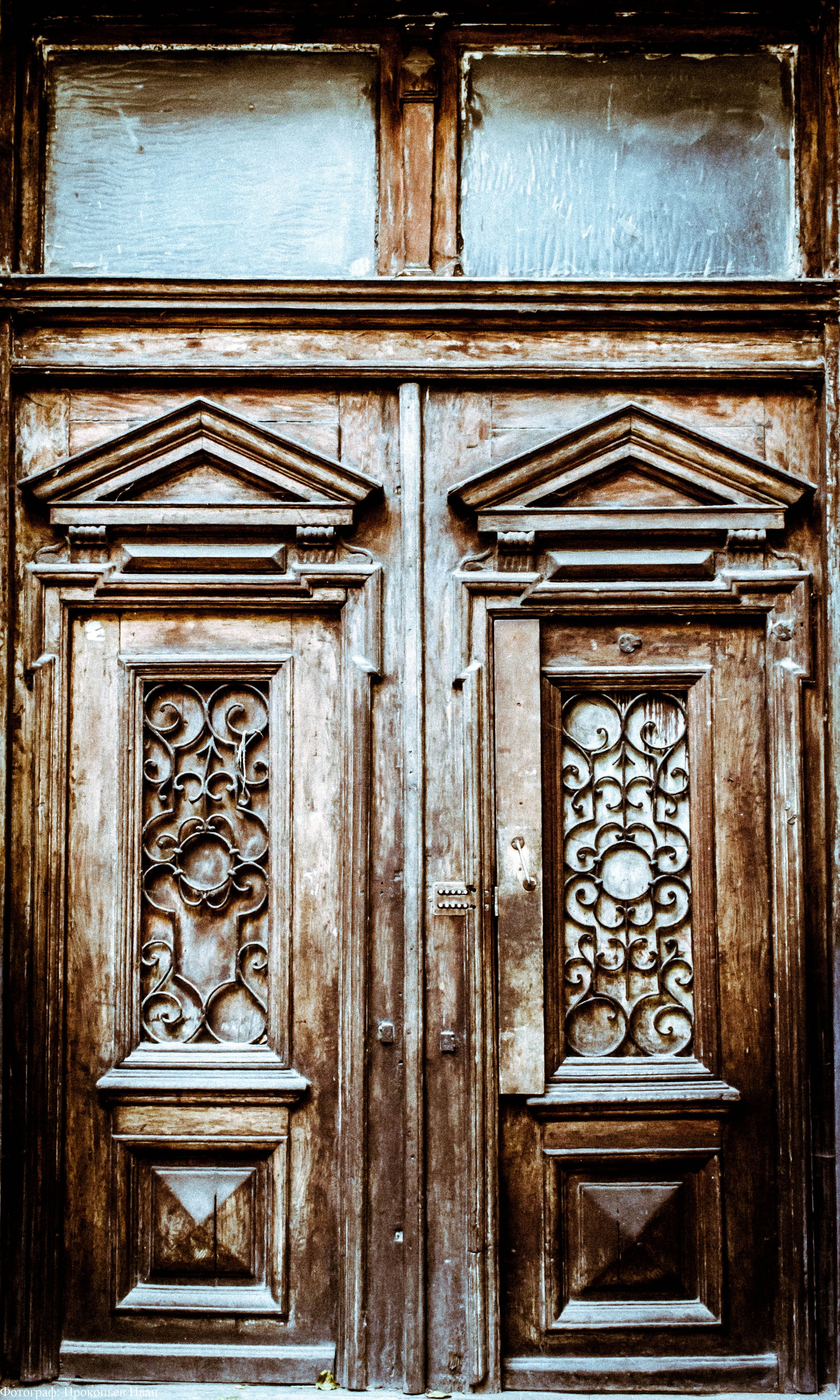 wood - material, day, no people, carving, safety, outdoors, built structure, old, craft, design, building exterior, security, entrance, architecture, Lviv, Phone HD Wallpaper