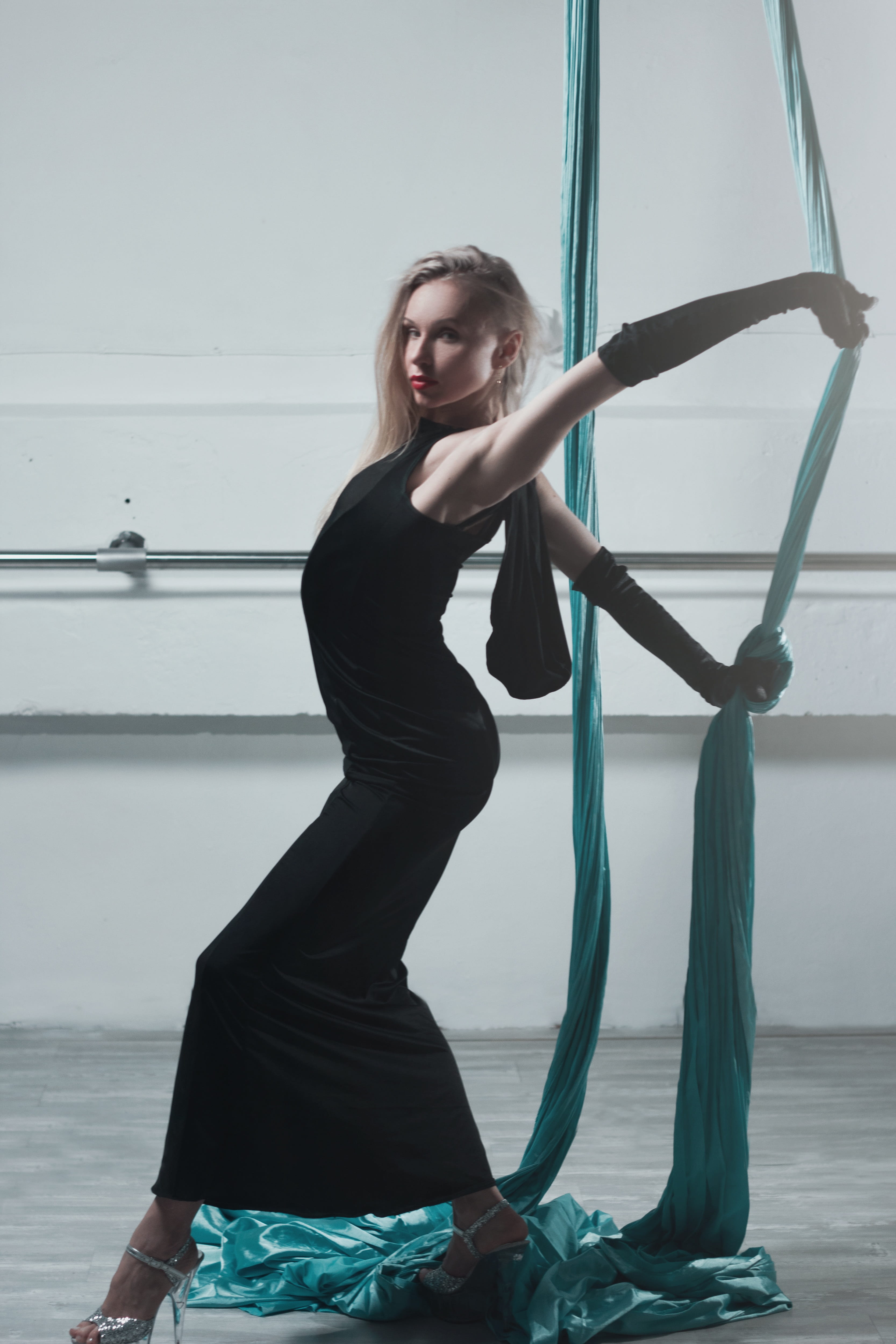 elegance, glamour girl, person, health, dancing, black, model, indoors, studio, one Person, in a long gown, one woman only, black dress, hands, woman, smile, Phone HD Wallpaper