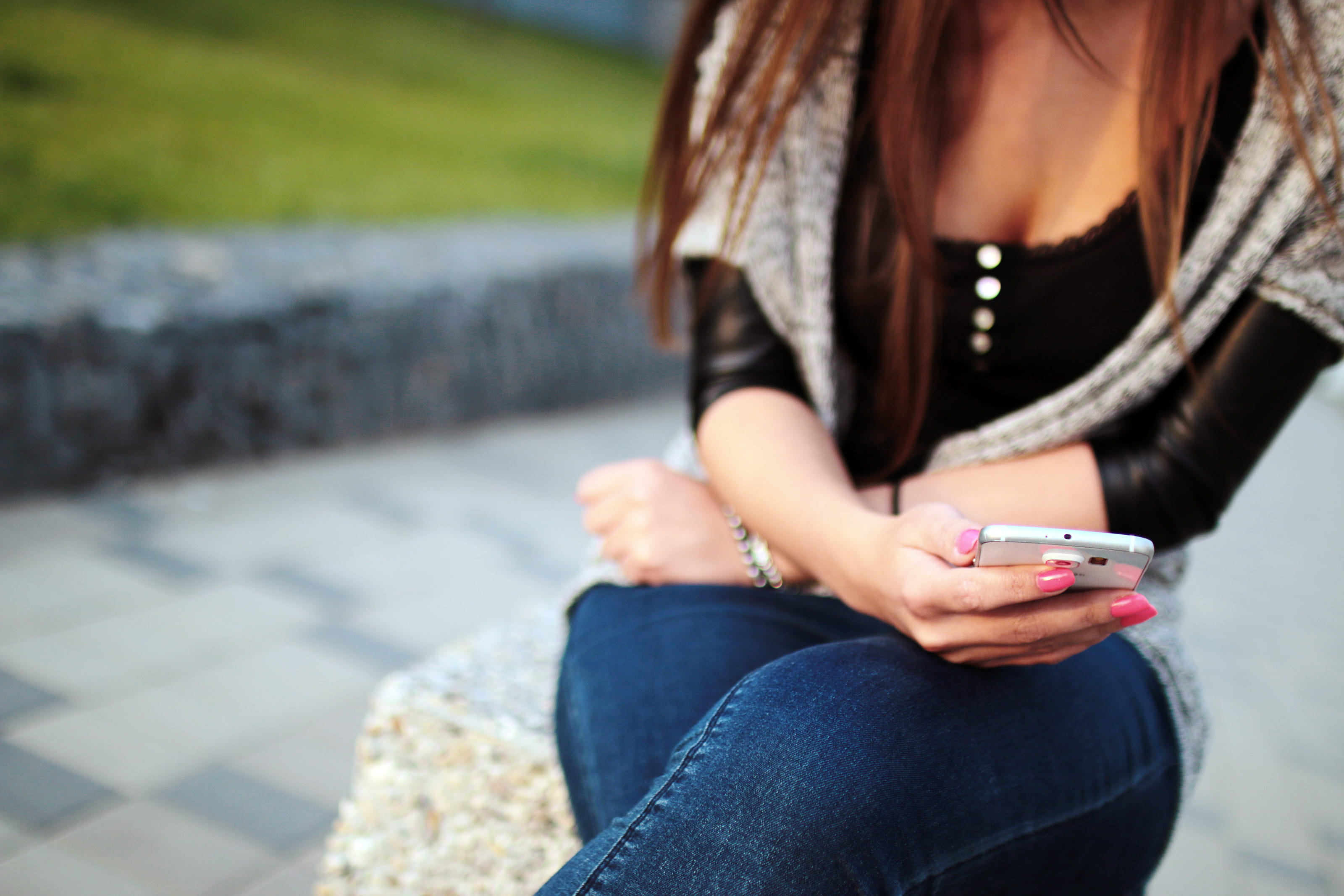 one person, wireless technology, outdoors, text messaging, telephone, technology, denim, sleeve, young adult, connection, caucasian, jeans, young, mobile phone, HD Wallpaper