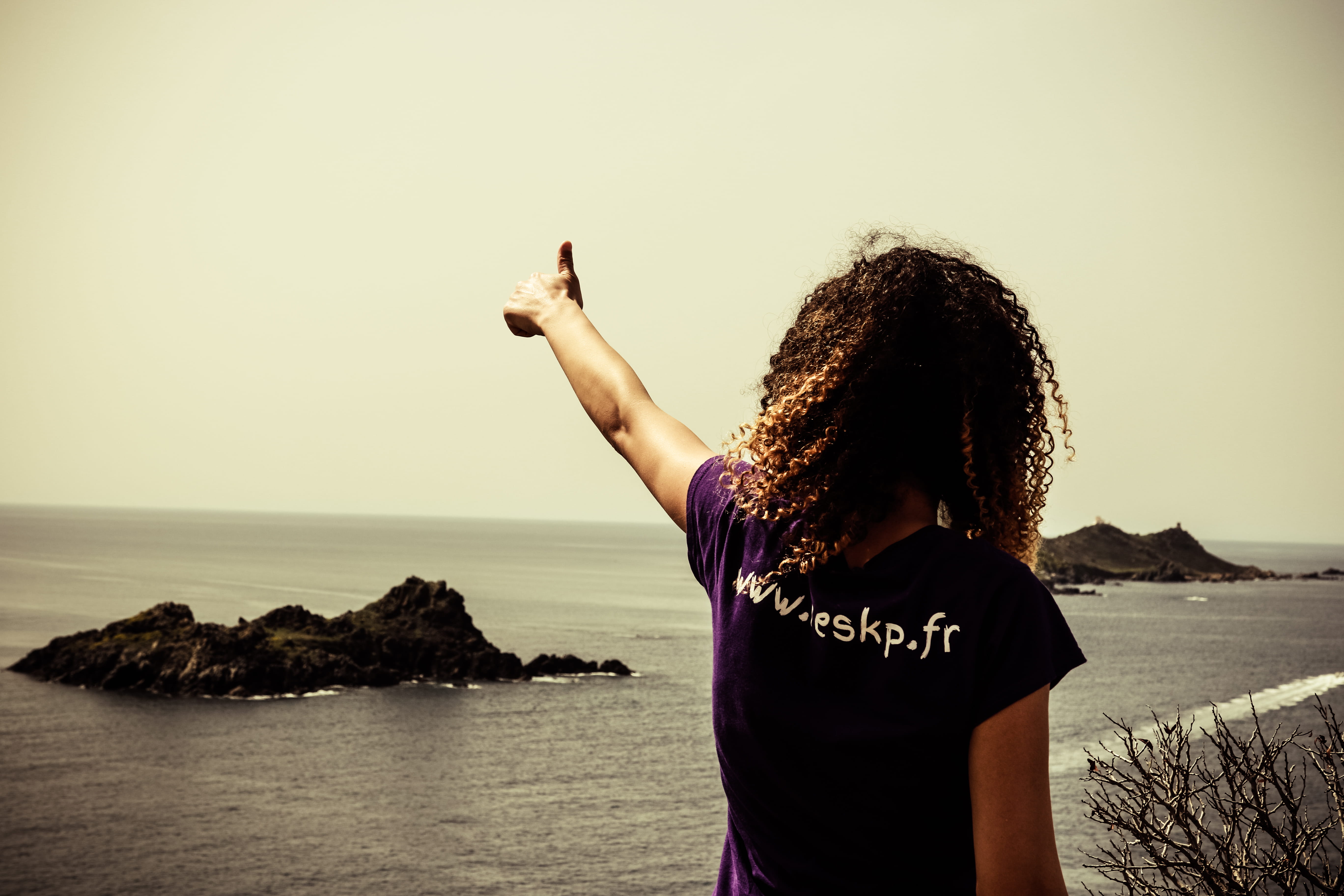 arms raised, okay, ajaccio, young women, clear sky, water, real people, casual clothing, young adult, 5K, sea, good, iles sanguinaires, sky, hand, one person, HD Wallpaper