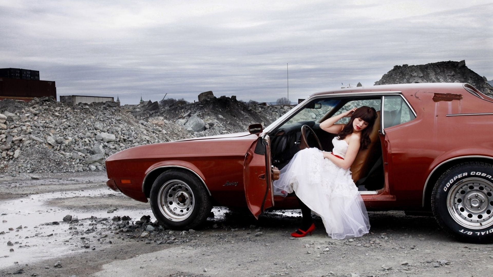 marit larsen, mode of transportation, full length, travel, ominous, day, broken, transportation, crash, motor vehicle, 1080P, retro styled, outdoors, environment, HD Wallpaper