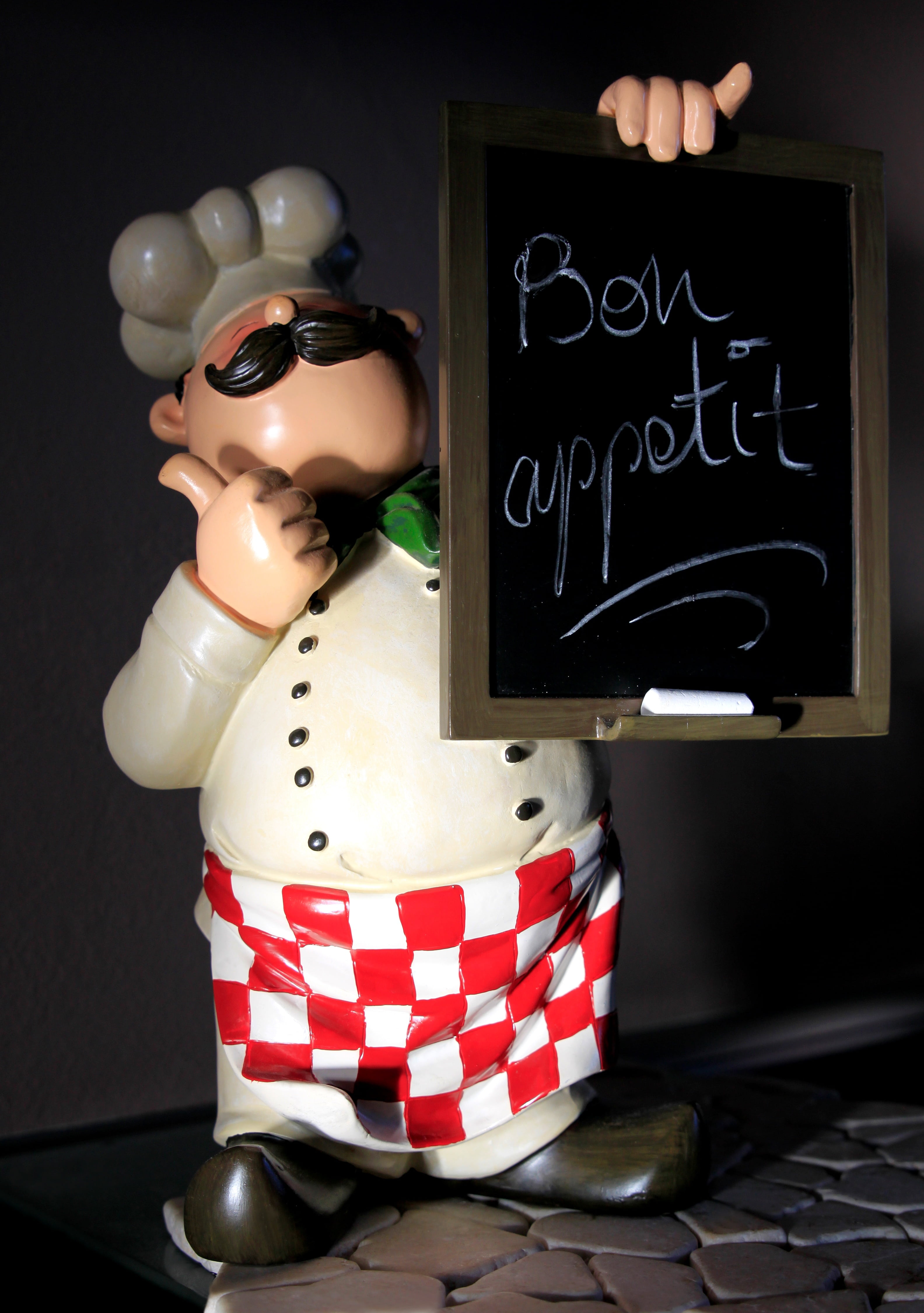 moustache, statue, red, delicious, human representation, restaurant, figurine, 4K, menu, chalk, representation, number, communication, food, males, food and drink, Phone HD Wallpaper