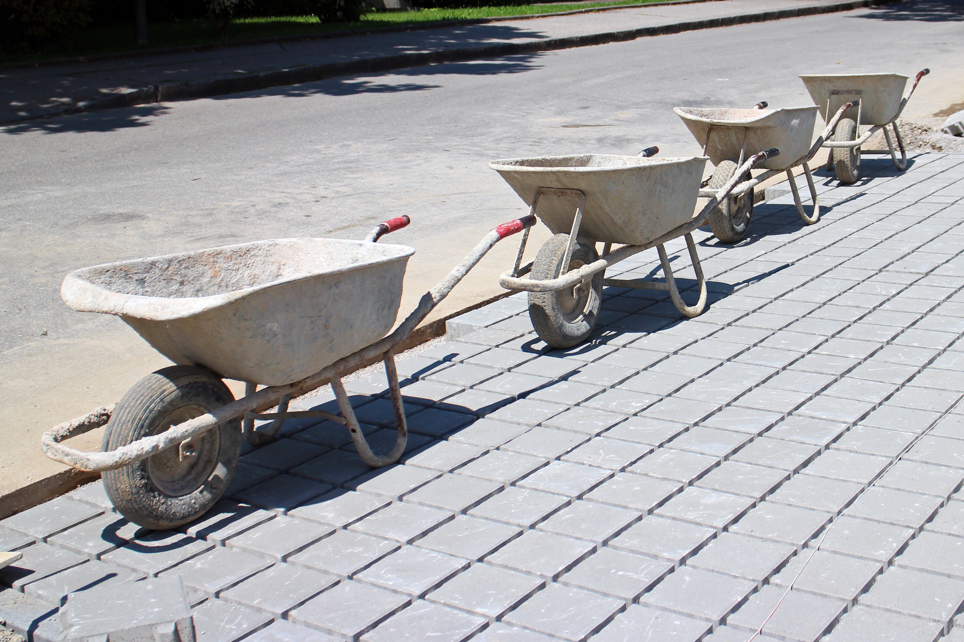 four, pushing barrow, seat, garette, wood - material, water, footpath, wheelbarrow, transportation, sunny, 2K, wheelbarrows, street, transport, absence, HD Wallpaper