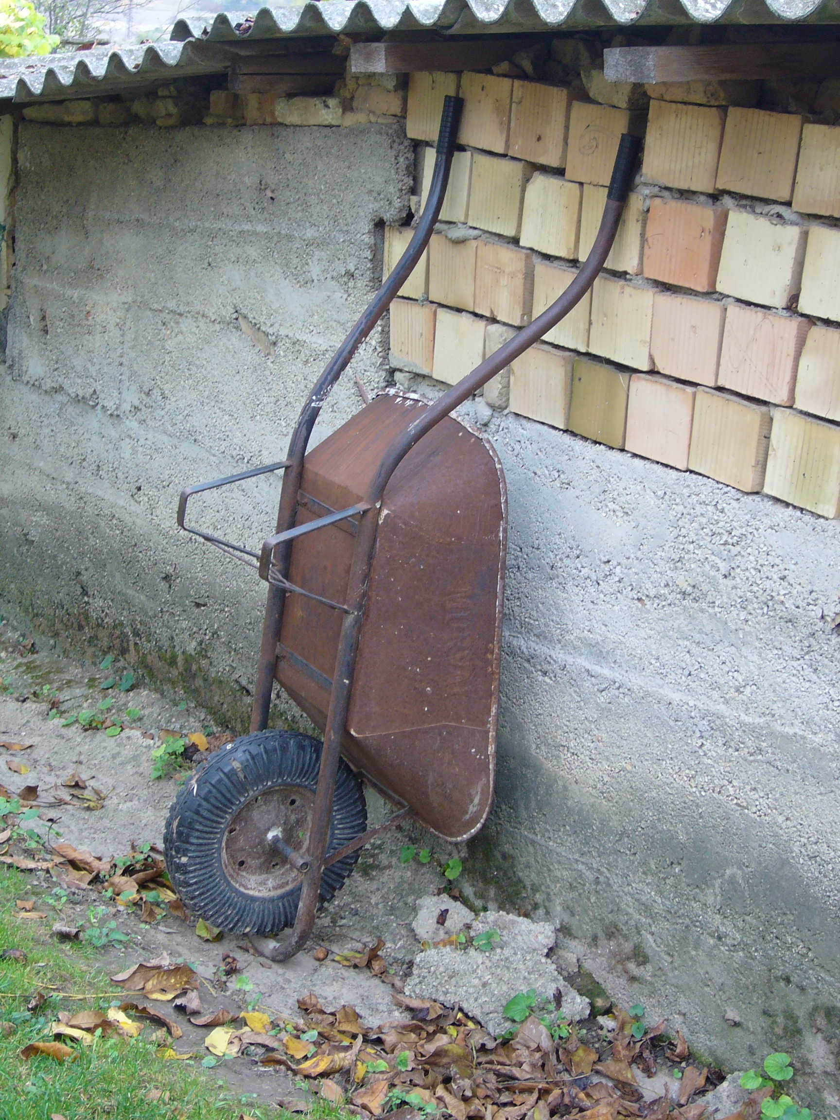 bad condition, damaged, abandoned, architecture, házfal, built structure, mode of transportation, wheelbarrow, rust, decline, rusty, deterioration, wall, Phone HD Wallpaper
