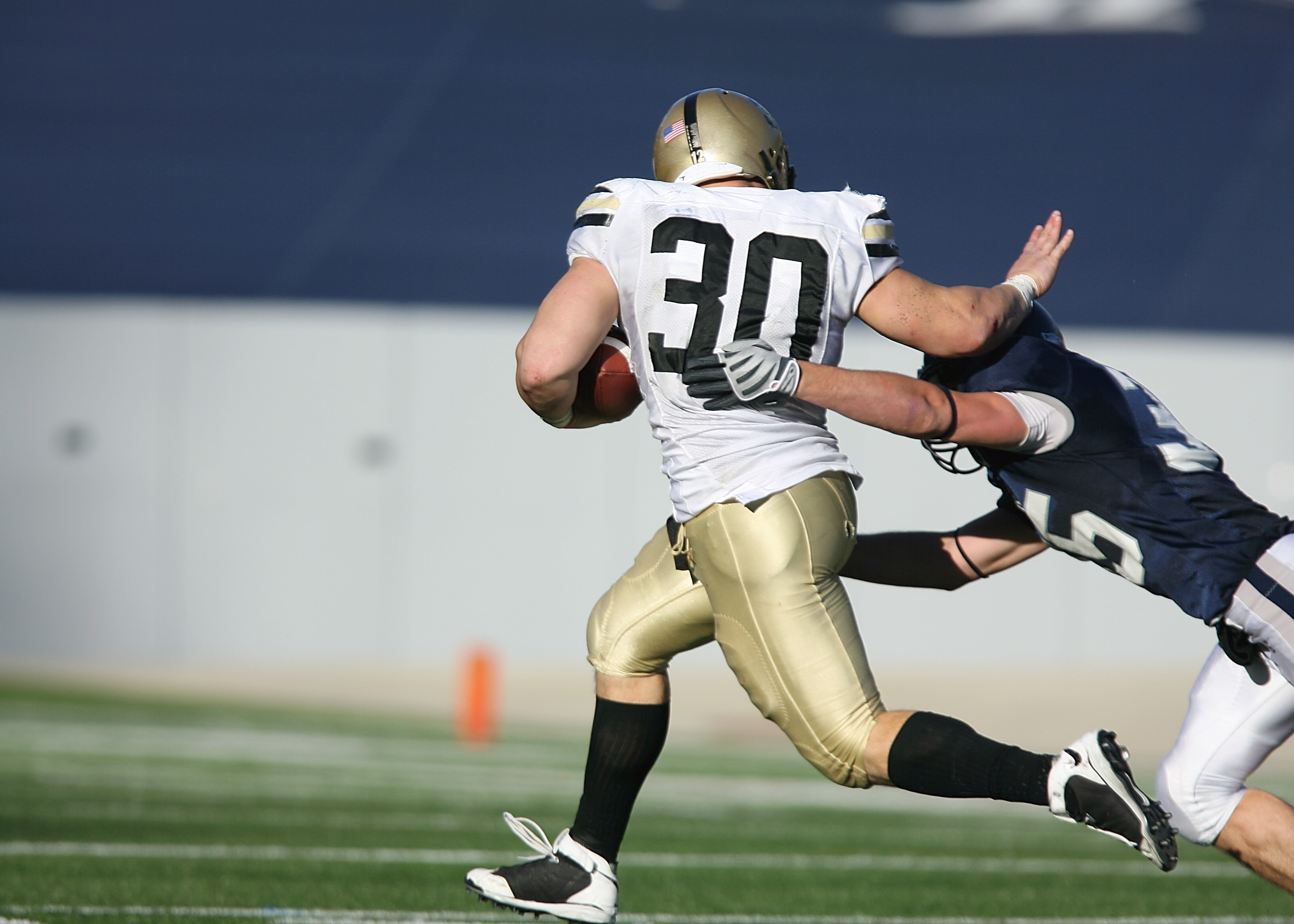 effort, american football player, college, running, american football field, teenager, headwear, sport, pigskin, running back, stiff arm, 5K, sportsman, HD Wallpaper
