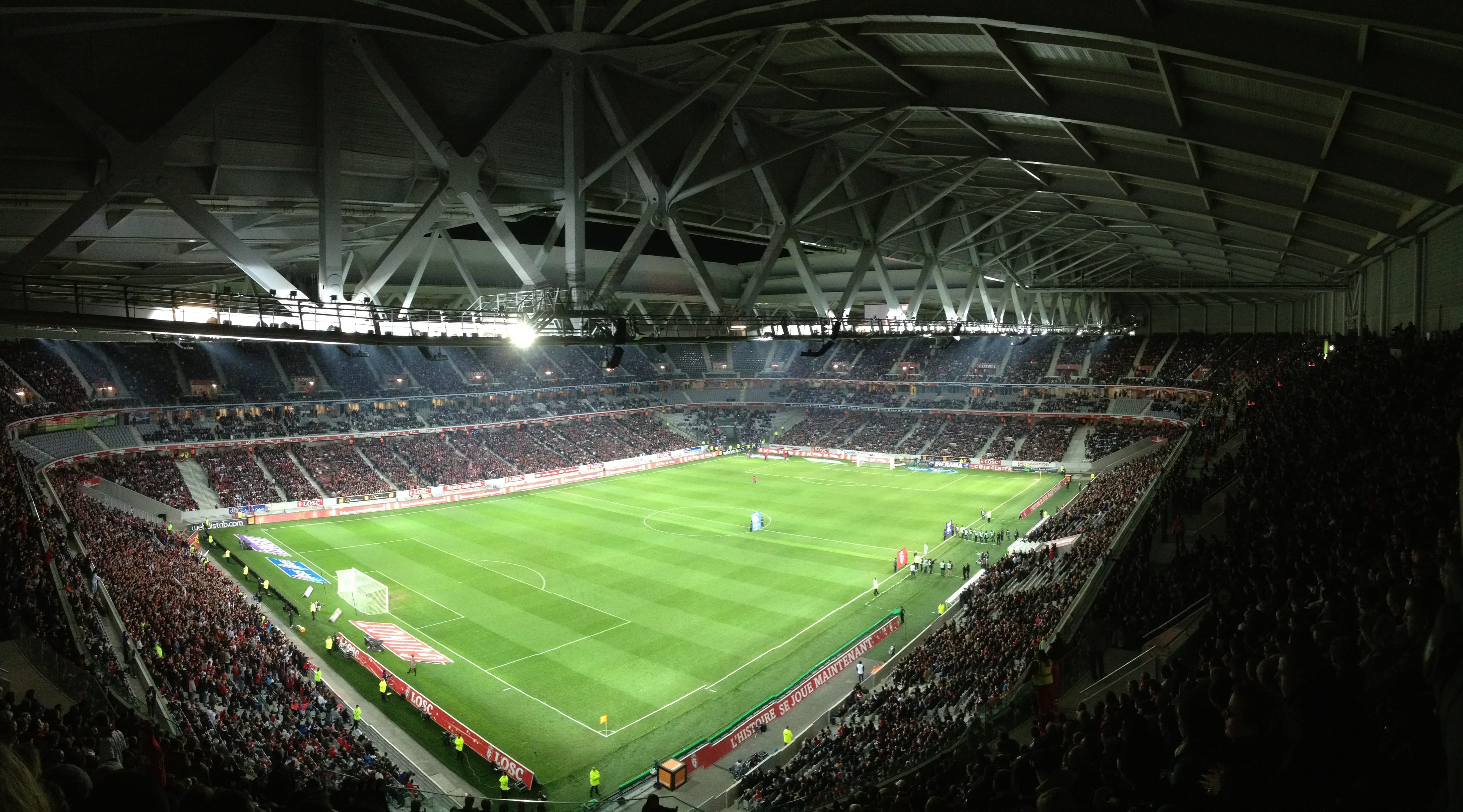ceiling, competition, people, group of people, sports team, nature, match - sport, lawn, football, watching, crowd, game, 4K, soccer, playing field, high angle view, HD Wallpaper