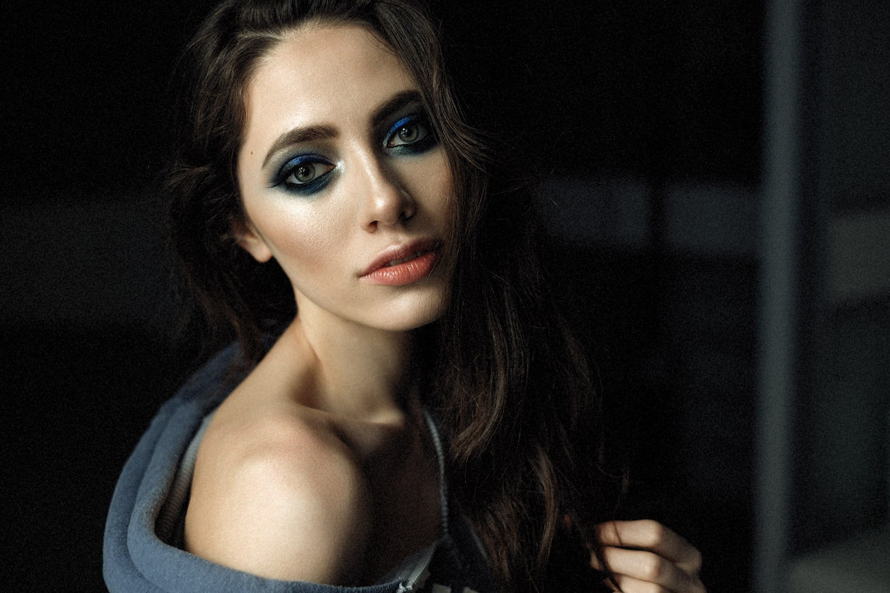 one person, beauty, looking at camera, real people, hairstyle, body part, women, headshot, long hair, 720P, makeup, Vladimir Serkov, luxury, close-up, HD Wallpaper