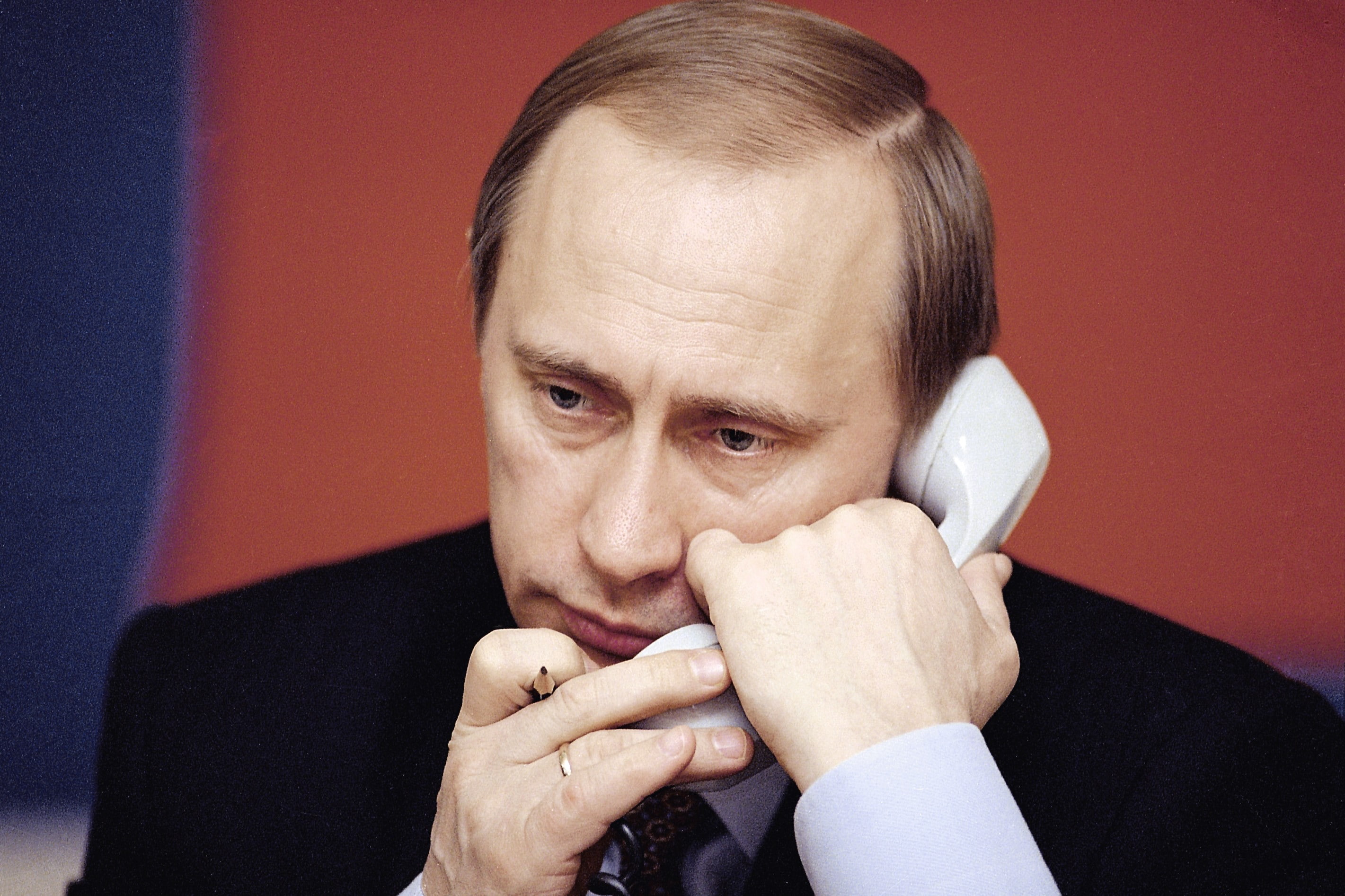 portrait, colored background, men, worried, human face, adult, indoors, males, depression - sadness, business, Vladimir putin, suit, contemplation, one person, HD Wallpaper