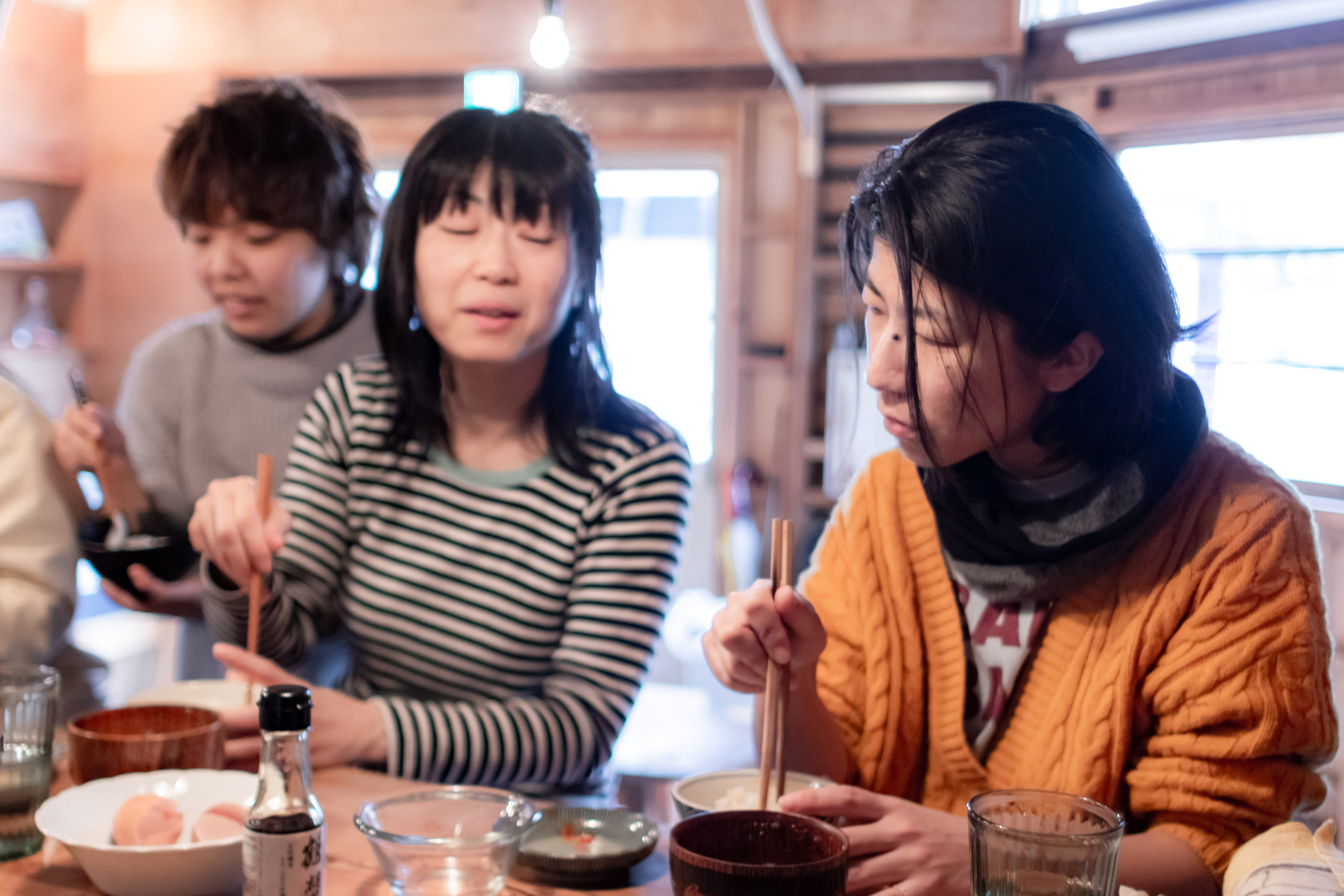lifestyles, eating, people, food, group of people, togetherness, kyoto, cup, meal, holding, acter, females, adult, emotion, young adult, human, bar counter, HD Wallpaper