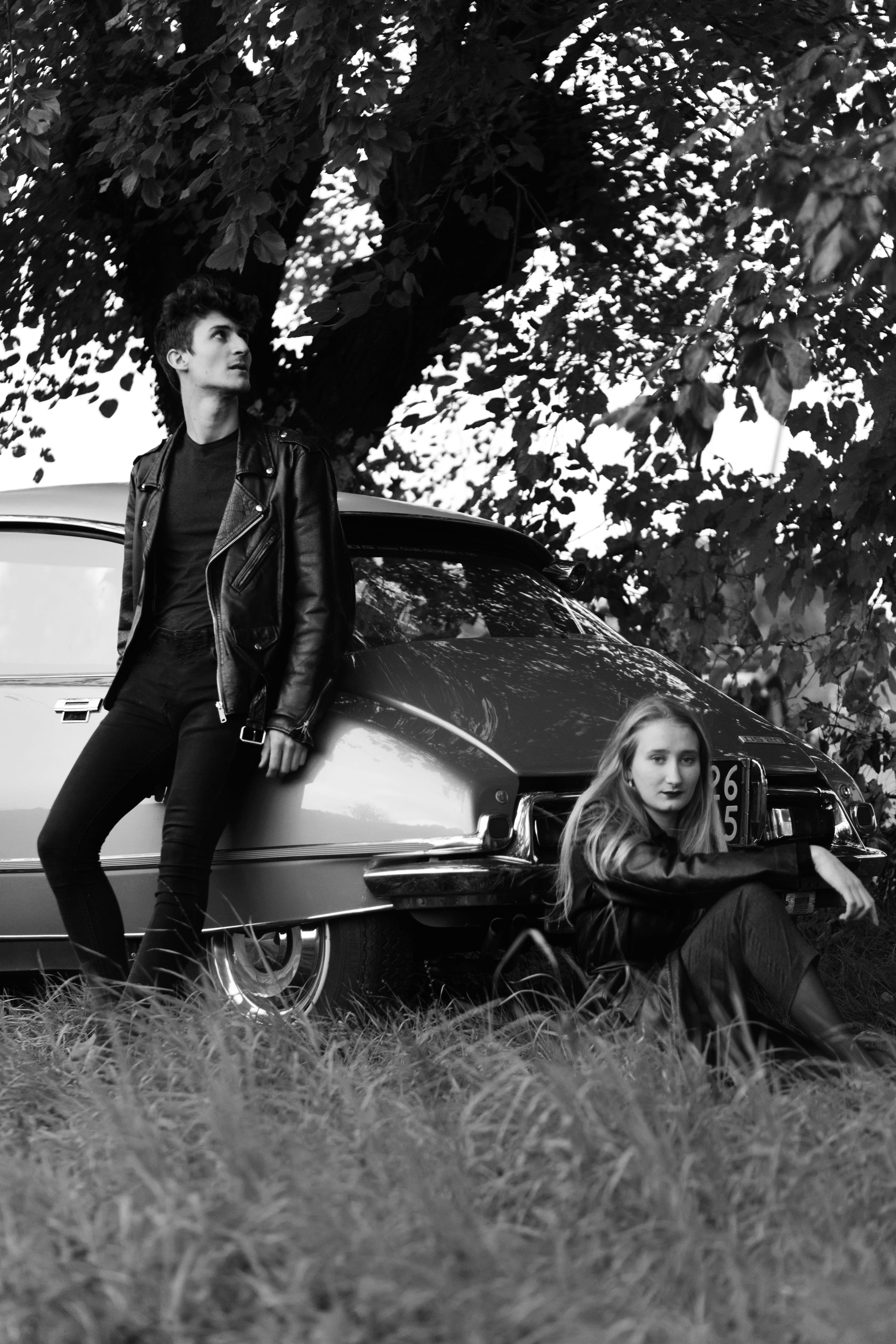 leisure activity, young women, 5K, women, casual clothing, classic, woman, lifestyle, tree, plant, photoshoot, togetherness, landscape, sitting, man, black leather jacket, Phone HD Wallpaper