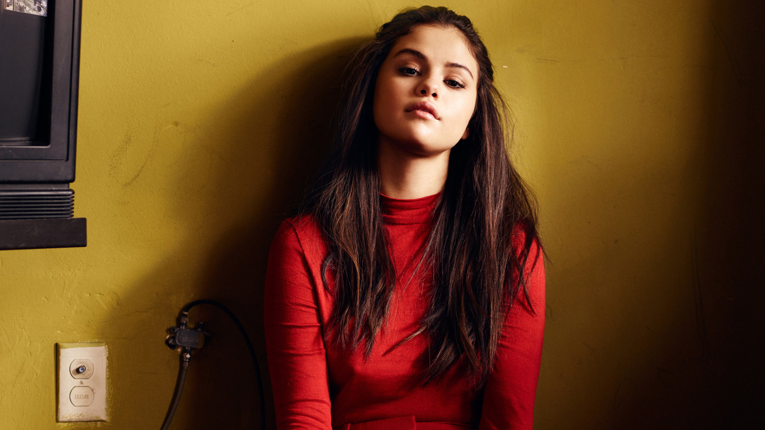 turtle, red, shirt, wearing, HD, long, woman, sleeved, InStyle UK, 1080P, neck, Selena Gomez, HD Wallpaper