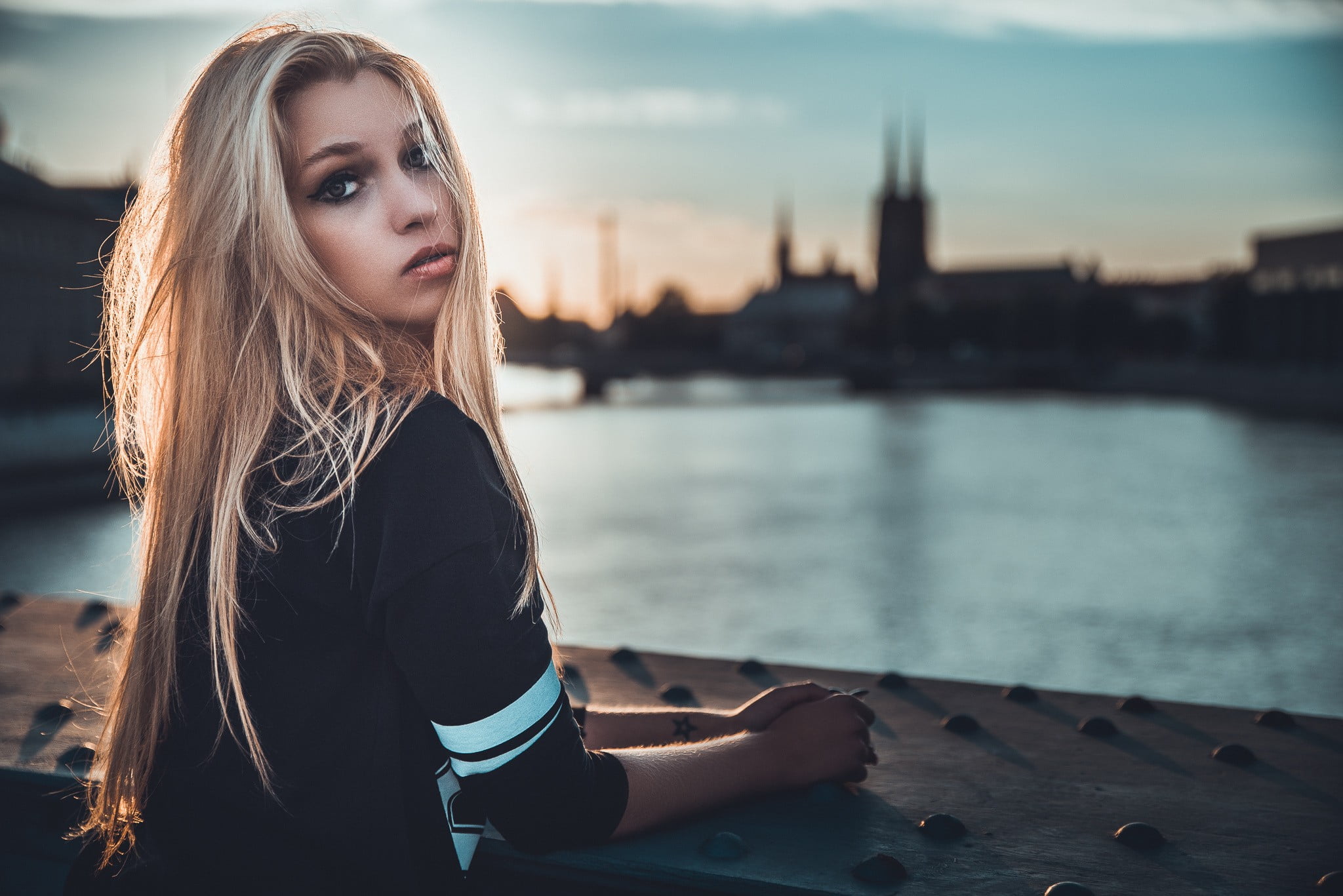 portrait, beauty, beautiful woman, hairstyle, blond hair, 1080P, young women, built structure, T-shirt, sitting, outdoors, sky, long hair, women, hair, HD Wallpaper