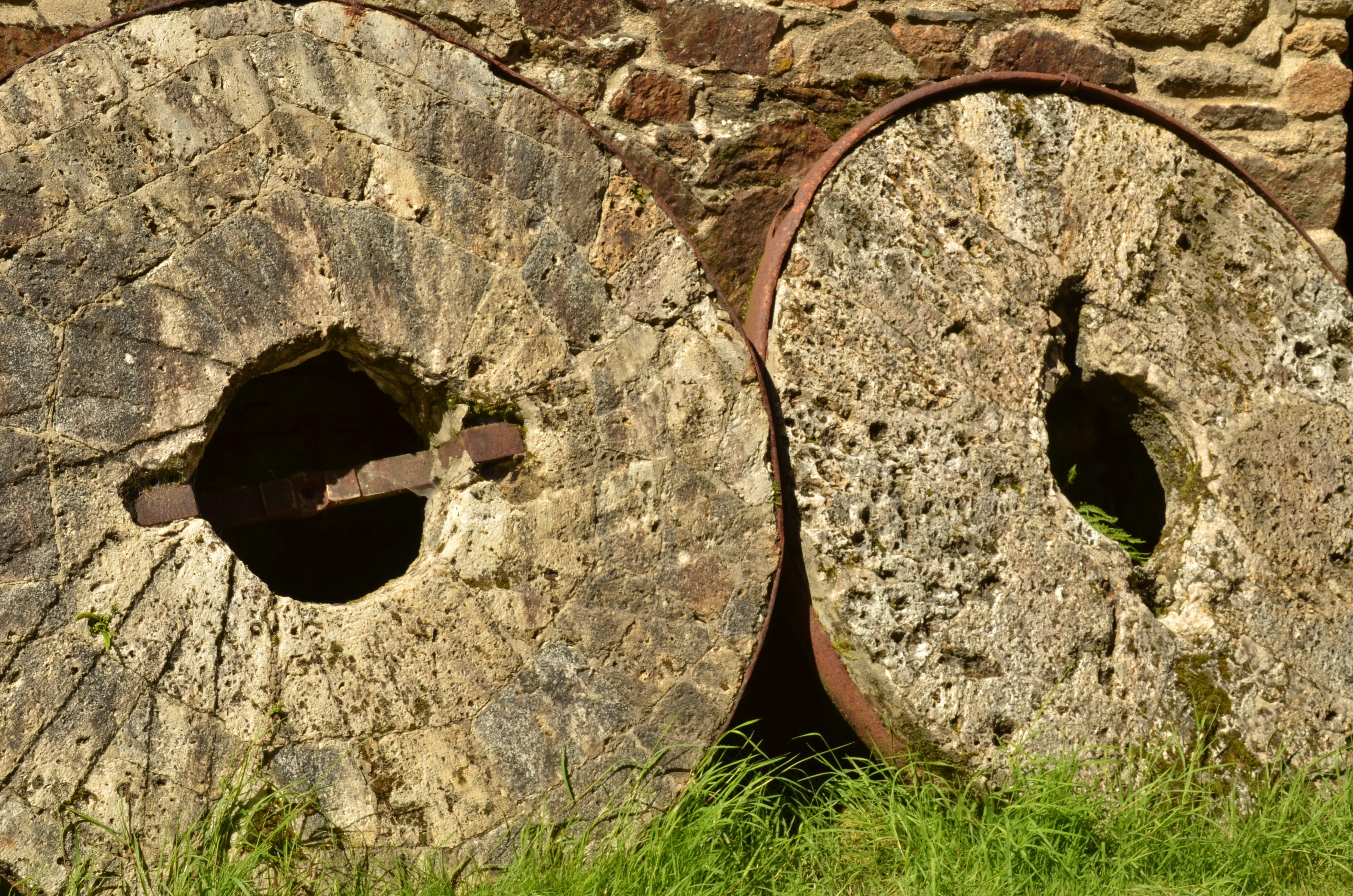 field, antique, hole, geometric shape, Corn, plant, 4K, no people, close-up, outdoors, textured, Times, nature, architecture, day, sunlight, circle, shape, HD Wallpaper