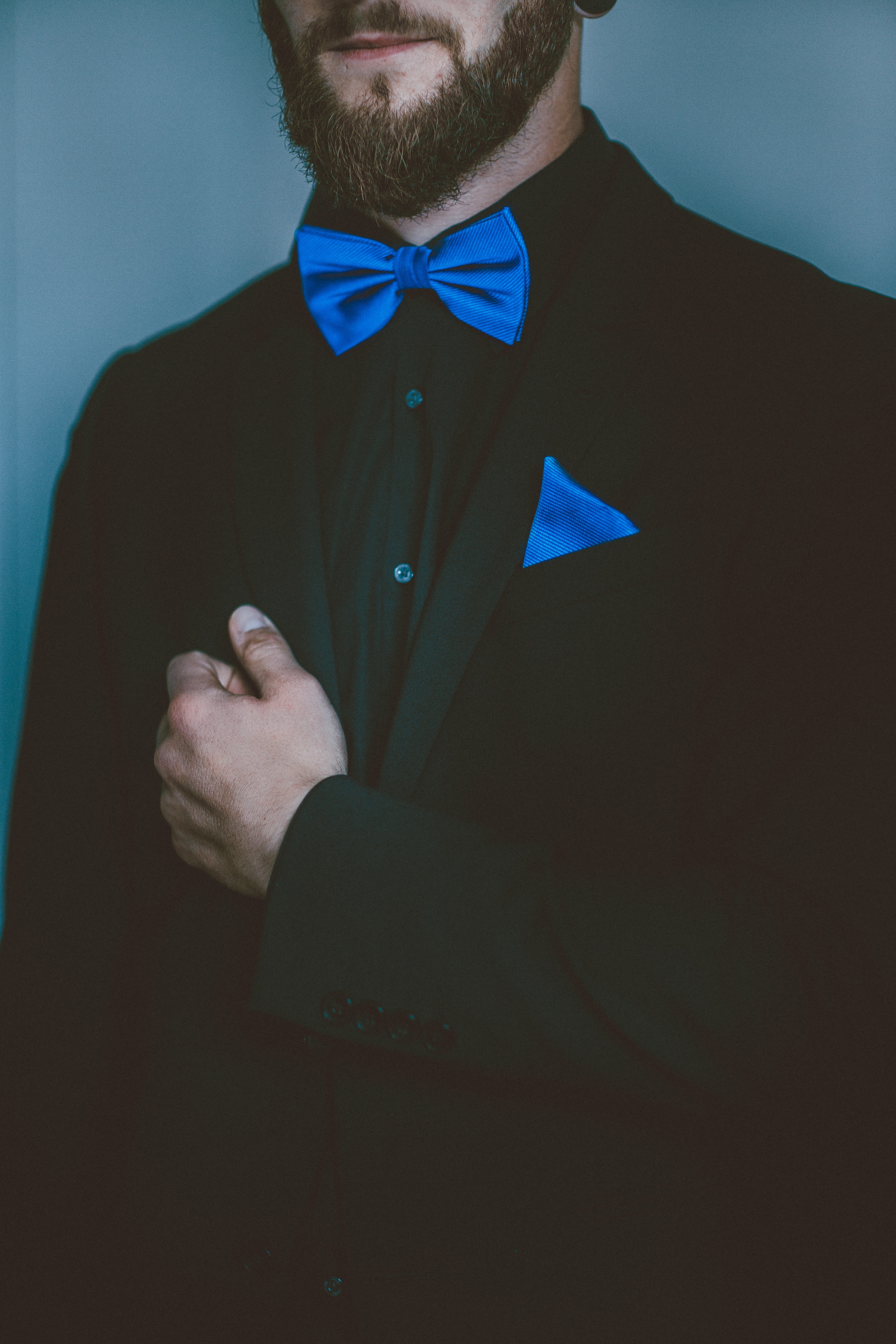 tie, fashionable, beard, shirt, blue, lifestyles, indoors, black, young men, standing, fashion, formalwear, hand, fly, elegant, tuxedo, clothing, button down shirt, Phone HD Wallpaper