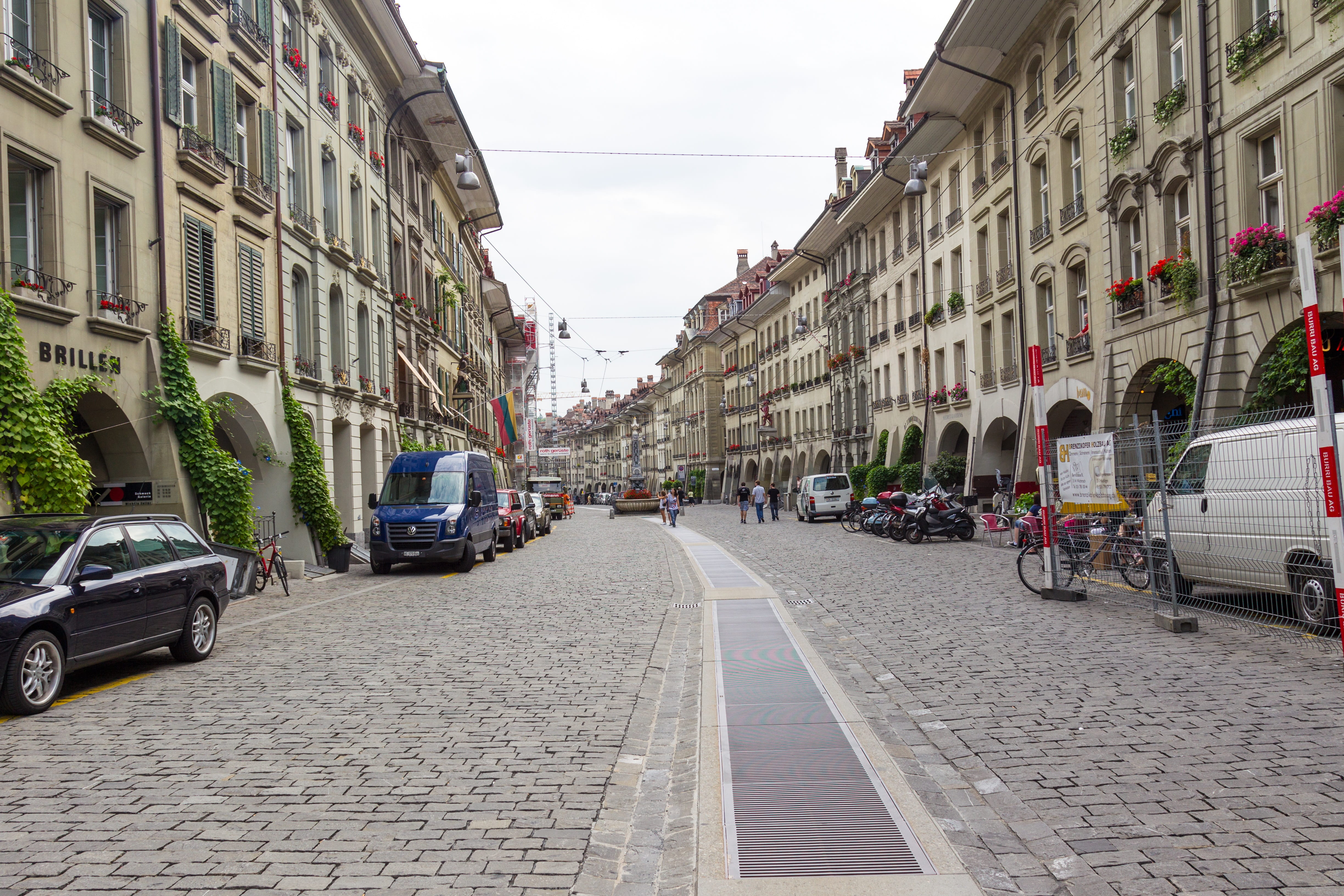 city, mode of transportation, building exterior, day, incidental people, bern, the way forward, sky, land vehicle, residential district, outdoors, transportation, HD Wallpaper
