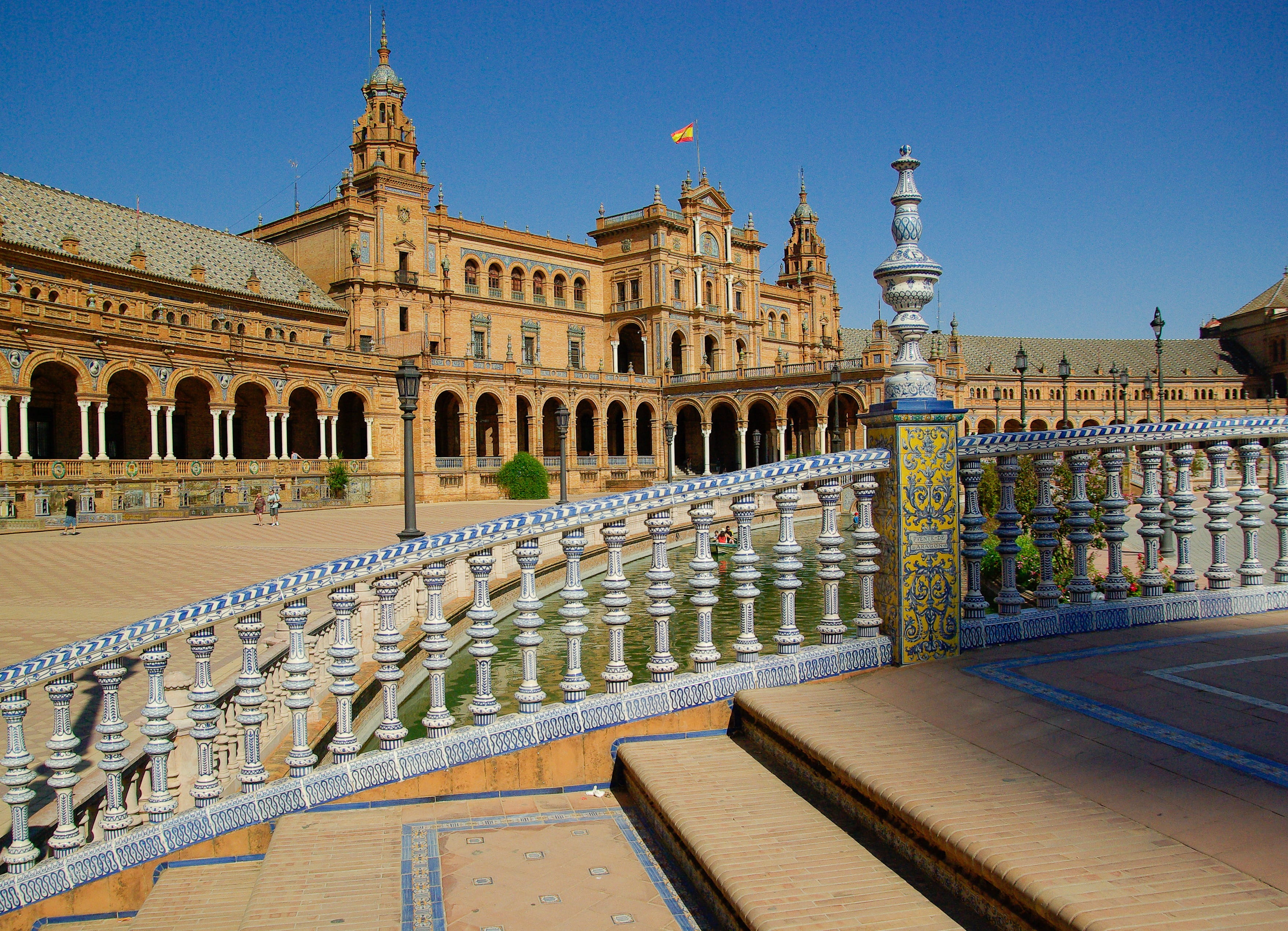 clear sky, palace, built structure, history, architecture, blue, architectural column, sky, arch, travel, tourism, the past, building exterior, 2K, day, HD Wallpaper