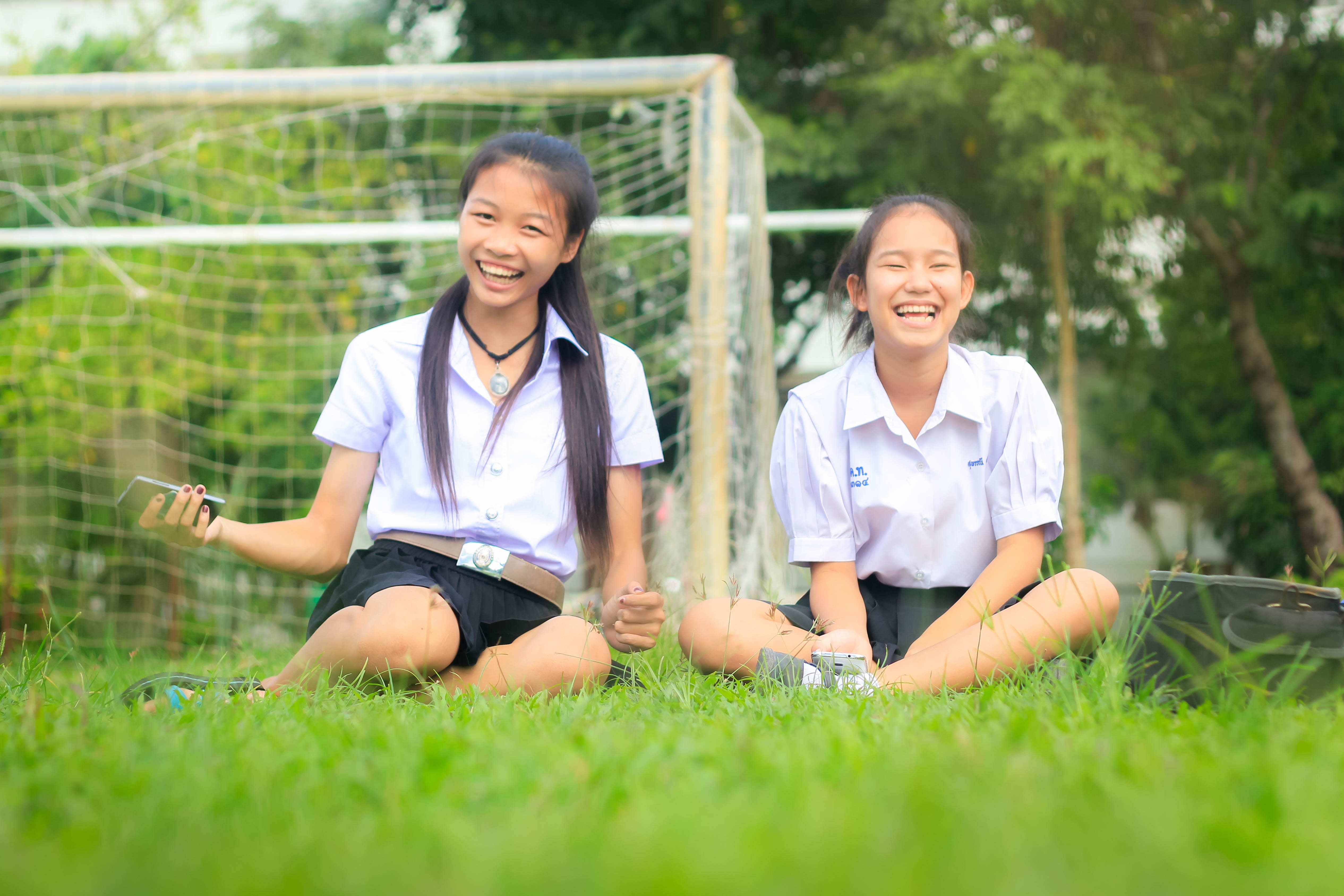 green color, park - Man Made Space, care, emotion, people, grass, plant, sitting, togetherness, friendship, 4K, healthcare worker, child, face, outdoors, HD Wallpaper