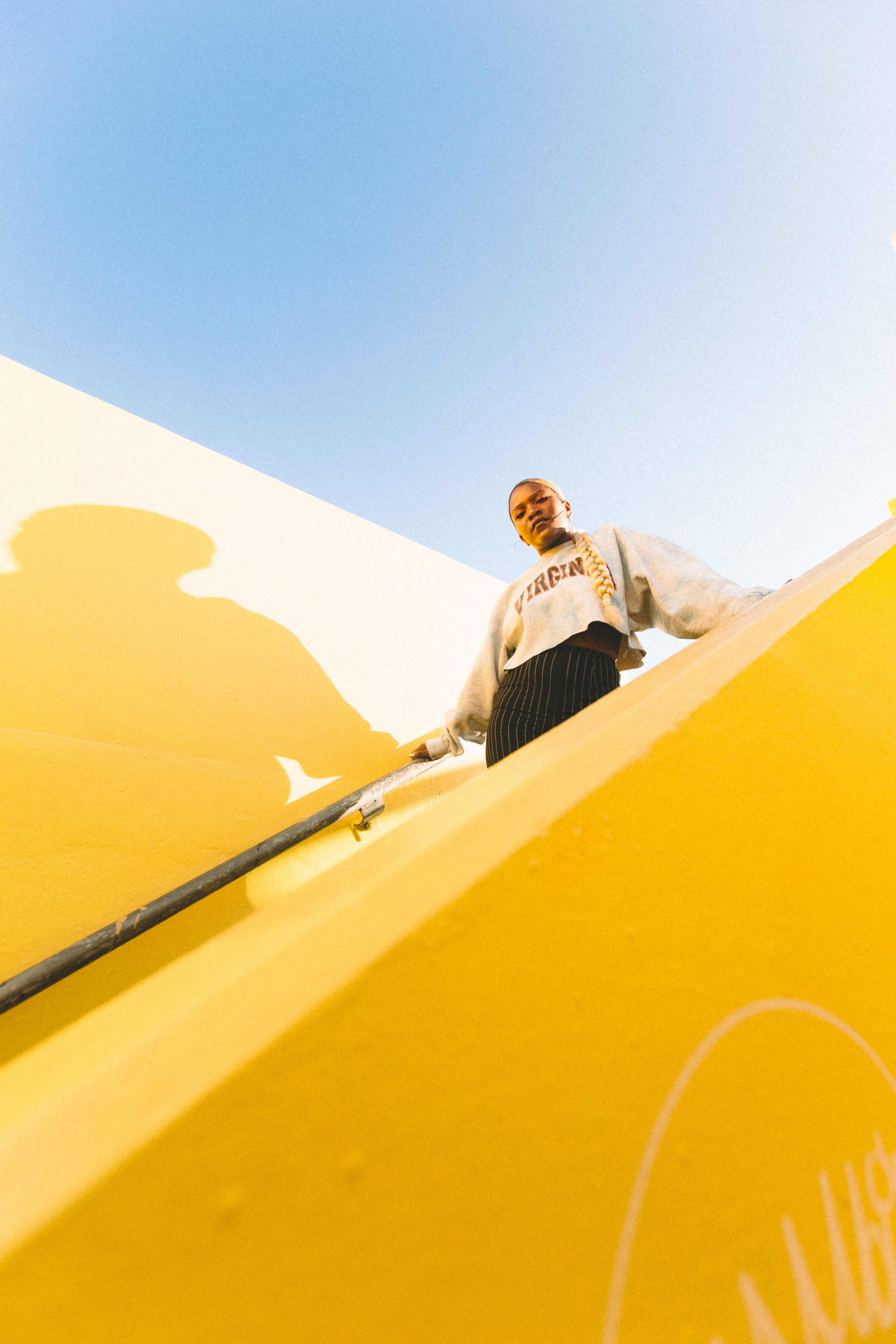 5K, vacations, yellow, street, summer, fashion, sunset, sunlight, style, stair, orange Color, nature, adventure, people, looking, natural light, sport, Phone HD Wallpaper