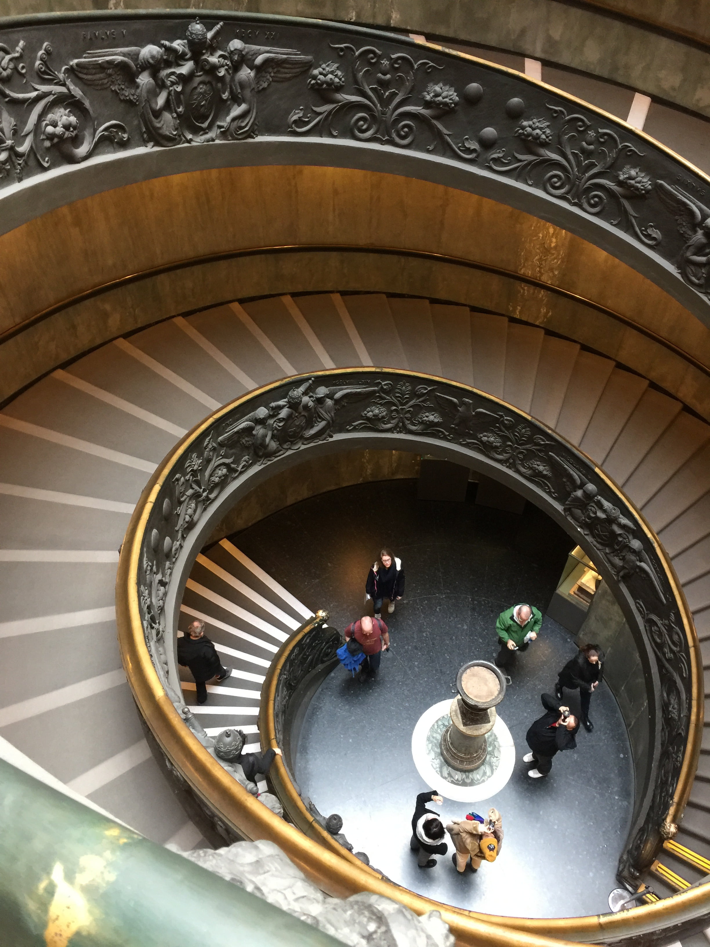 women, steps and staircases, vatican, old, leisure activity, downstairs, people, indoors, group of people, real people, staircase, crowd, rome, built structure, Phone HD Wallpaper