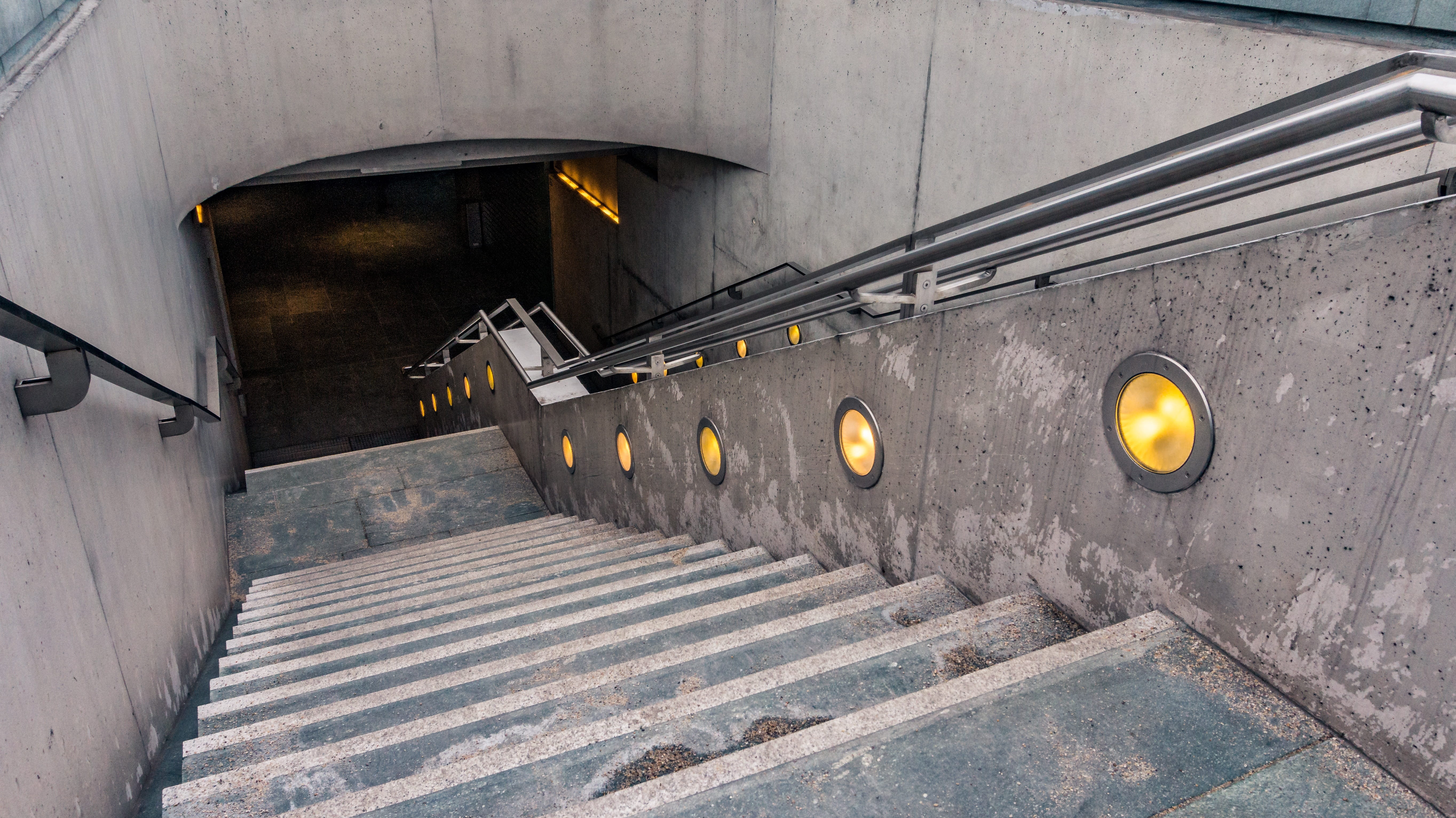 sign, wall - building feature, arch, no people, 5K, direction, lamps, lighting equipment, gradually, building, staircase, steps and staircases, electric lamp, HD Wallpaper
