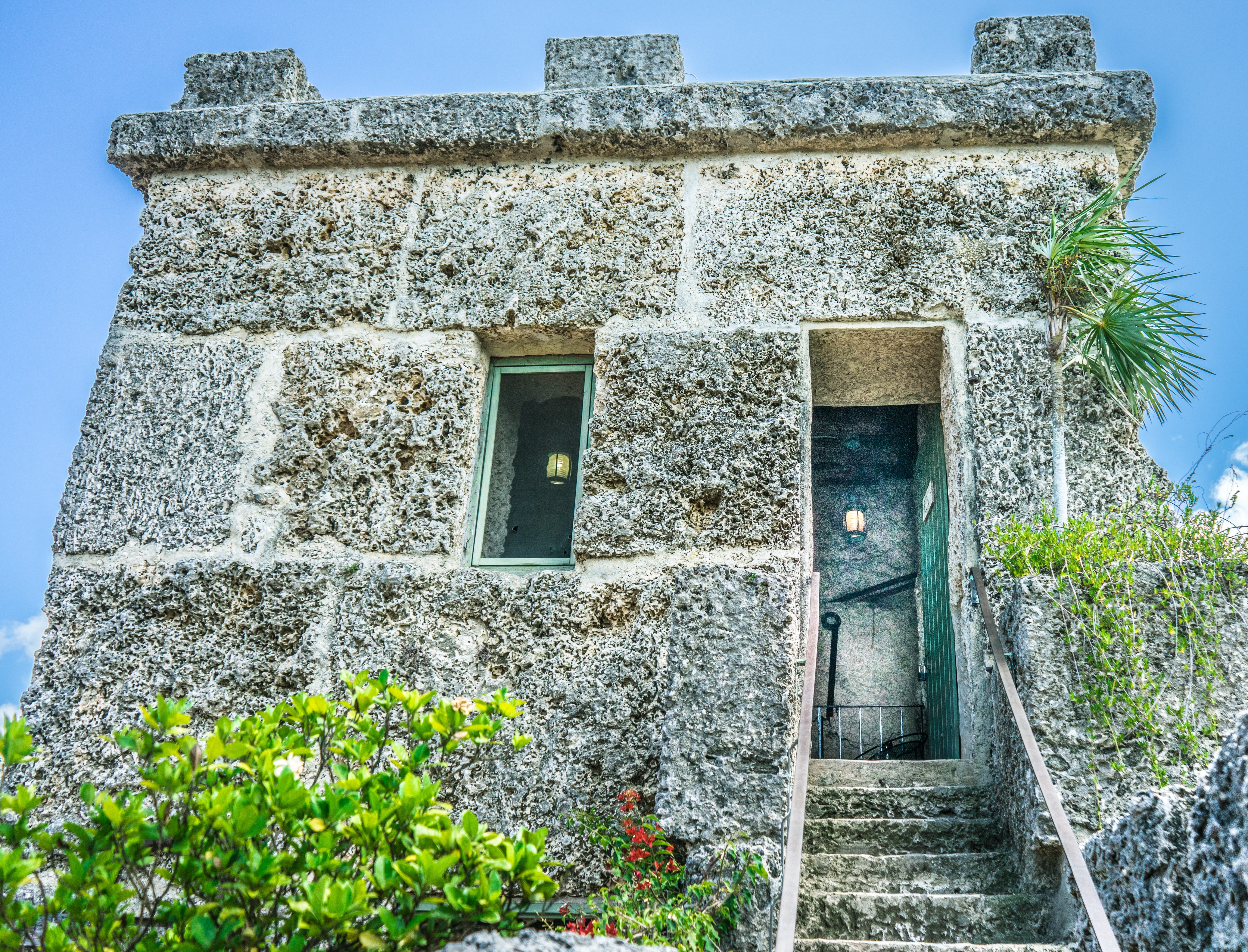 tourist, weathered, landmark, nature, no people, homestead, building, plant, architecture, 5K, deterioration, building exterior, travel, low angle view, HD Wallpaper