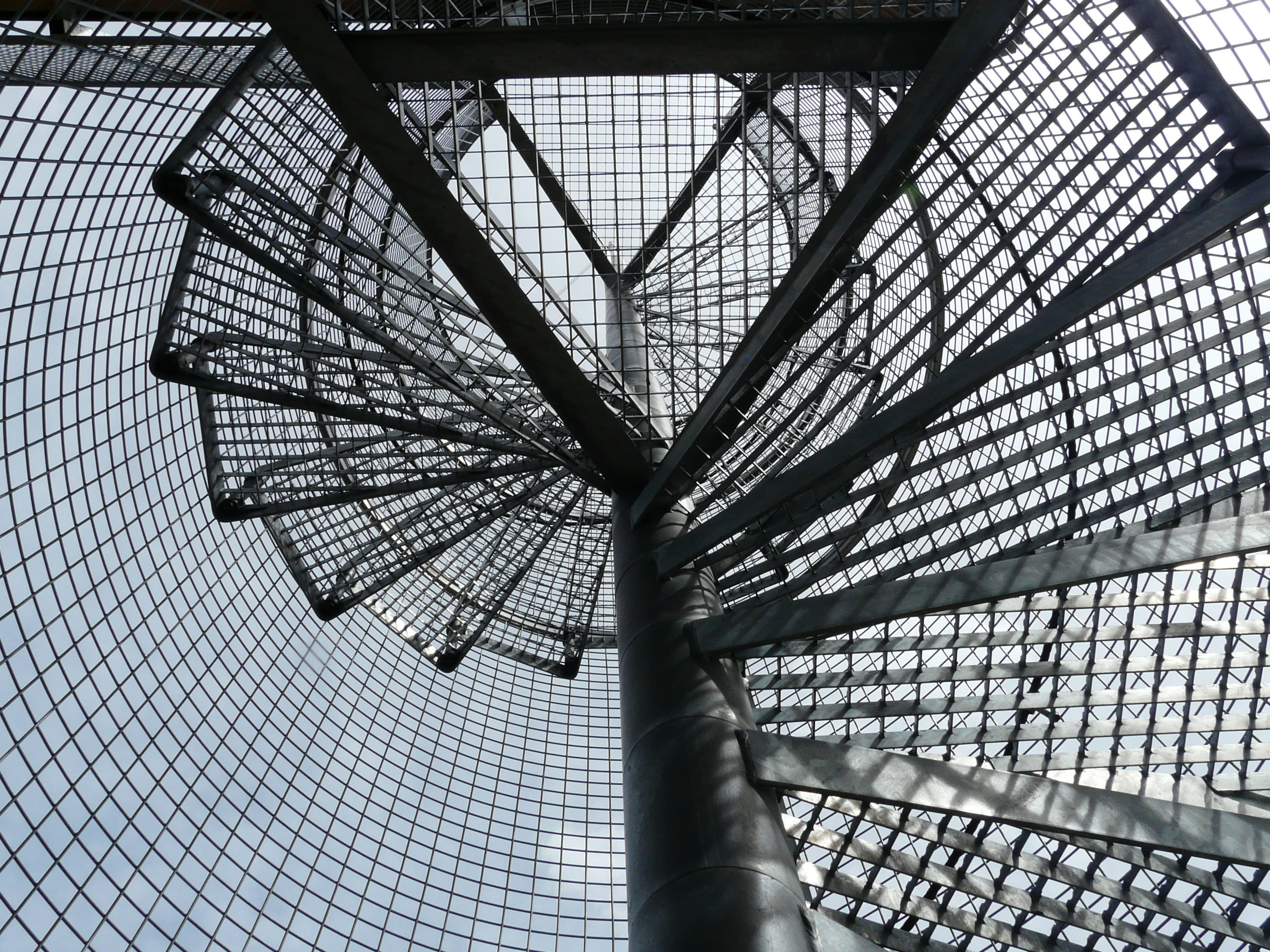 city, grid, transportation, gradually, Stairs, 2K, built structure, chainlink fence, connection, dizzy, close-up, metal, turn, architecture, steel grid, HD Wallpaper