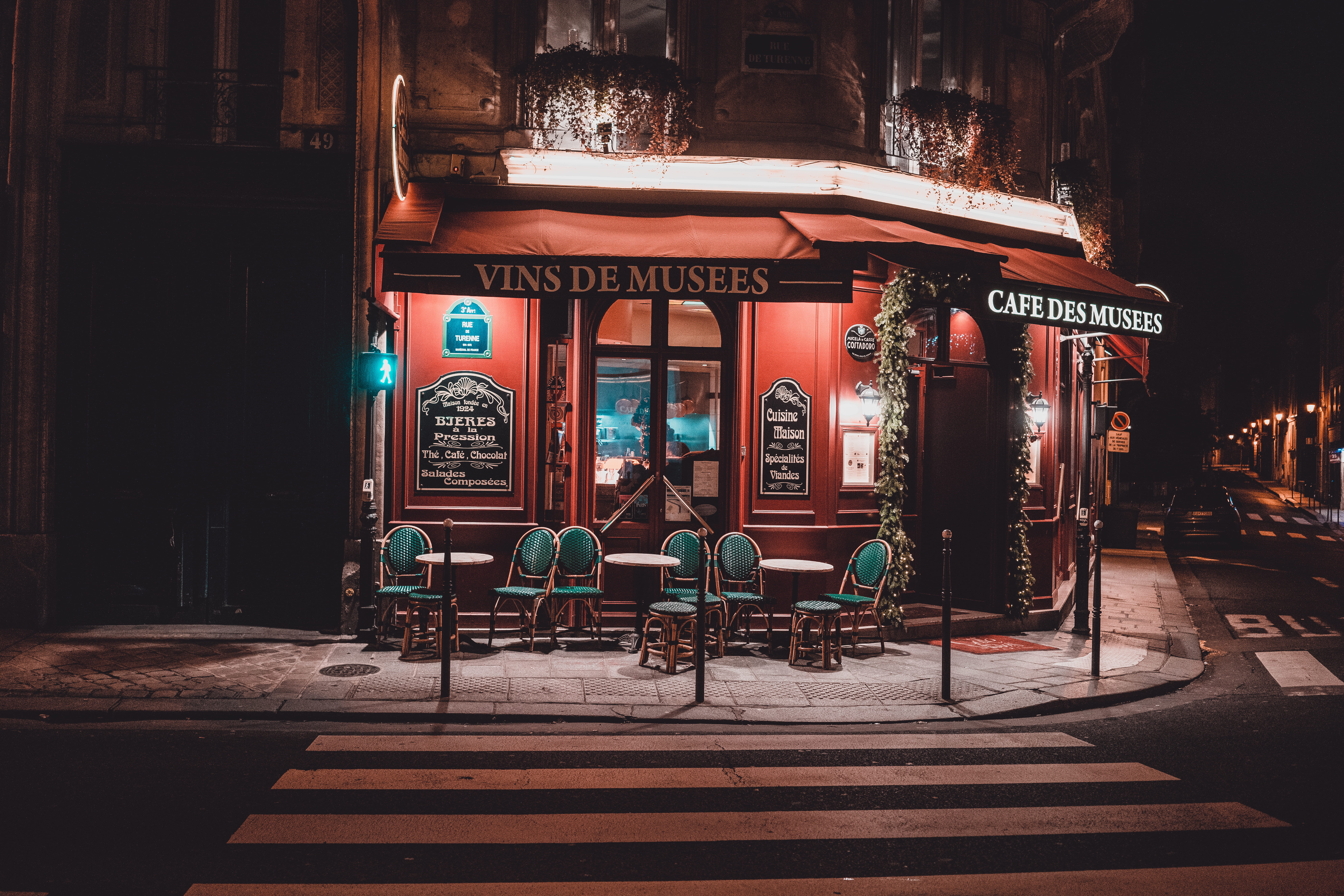 incidental people, paris, architecture, le marais, mode of transportation, footpath, seat, city, road, communication, built structure, outdoors, night, HD Wallpaper