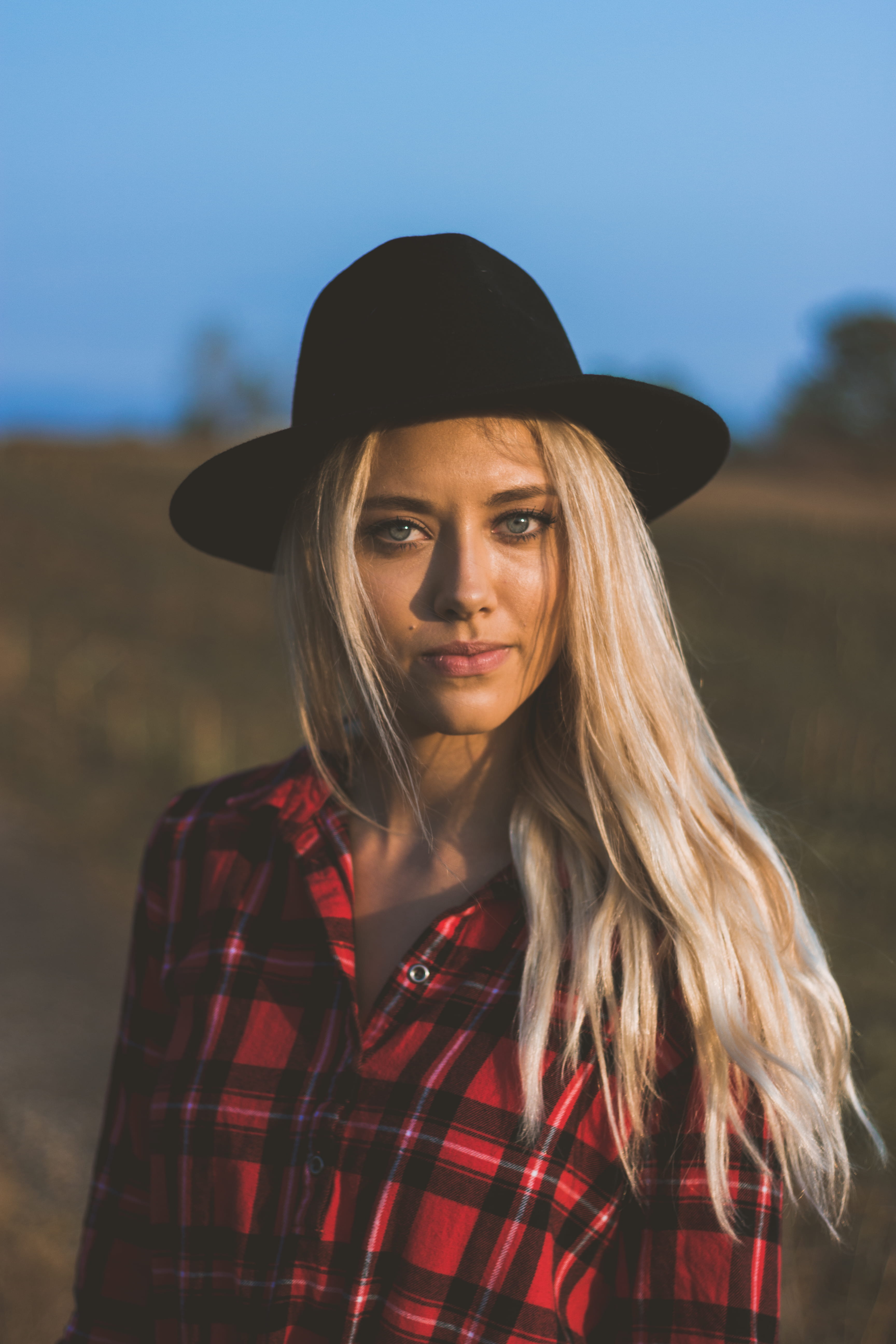 waist up, hairstyle, young adult, looking at camera, adult, top, photography, beautiful woman, young women, hat, real people, tilt, long hair, red, leisure activity, Phone HD Wallpaper