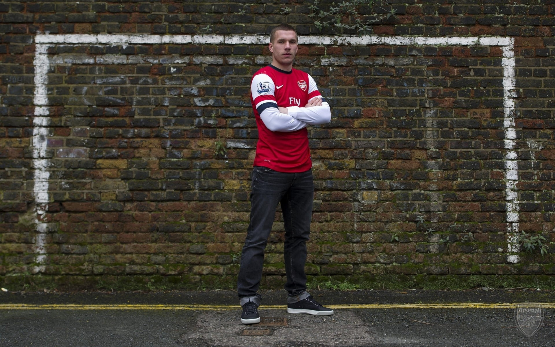 jeans, wall - building feature, architecture, Arsenal, player, real people, portrait, young men, Football Club, teenager, 1080P, standing, full length, HD Wallpaper
