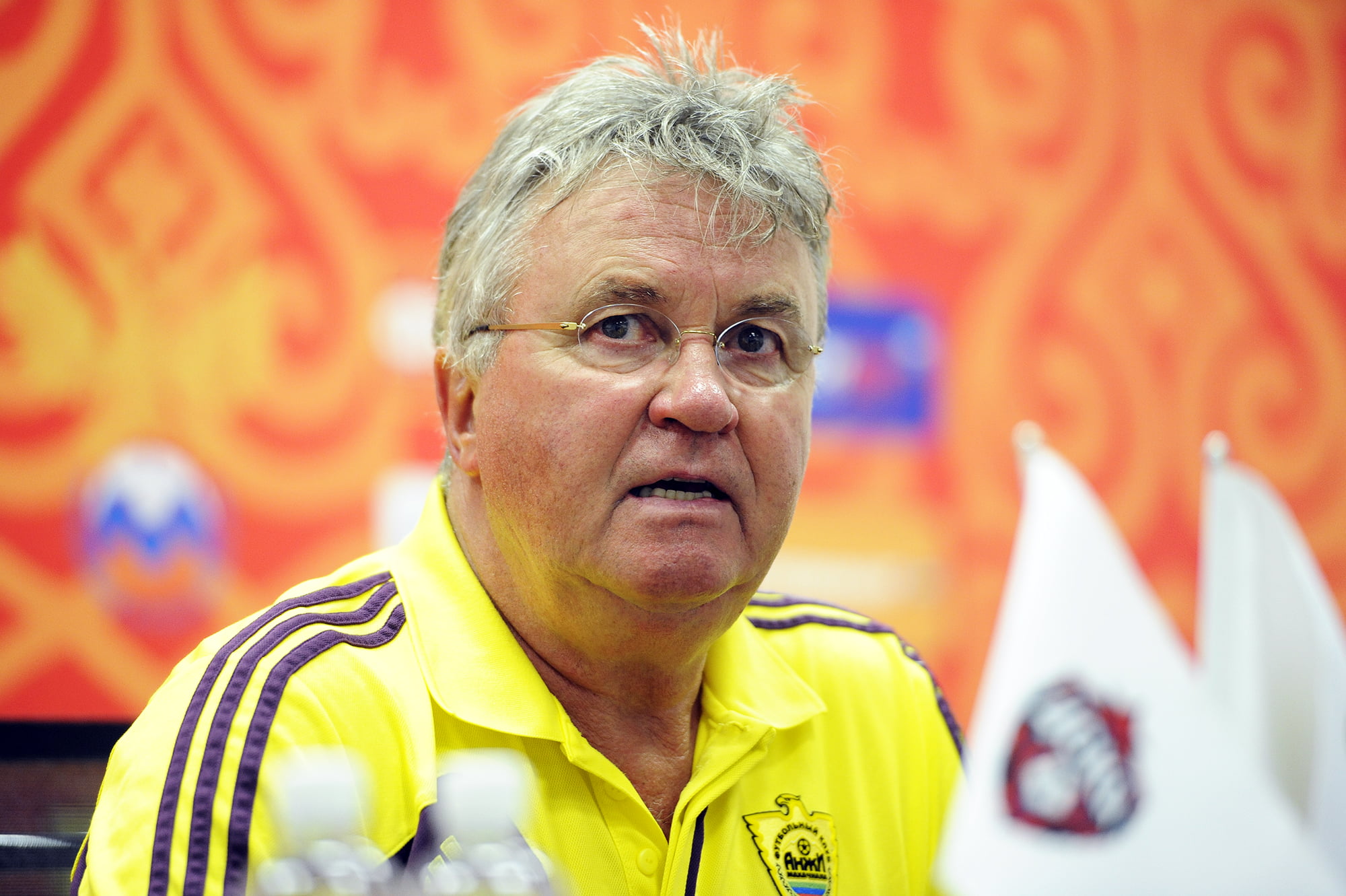 football player, lifestyles, coach, mature adult, 1080P, yellow, guus hiddink, senior men, portrait, males, s, one person, looking at camera, top, gray hair, HD Wallpaper