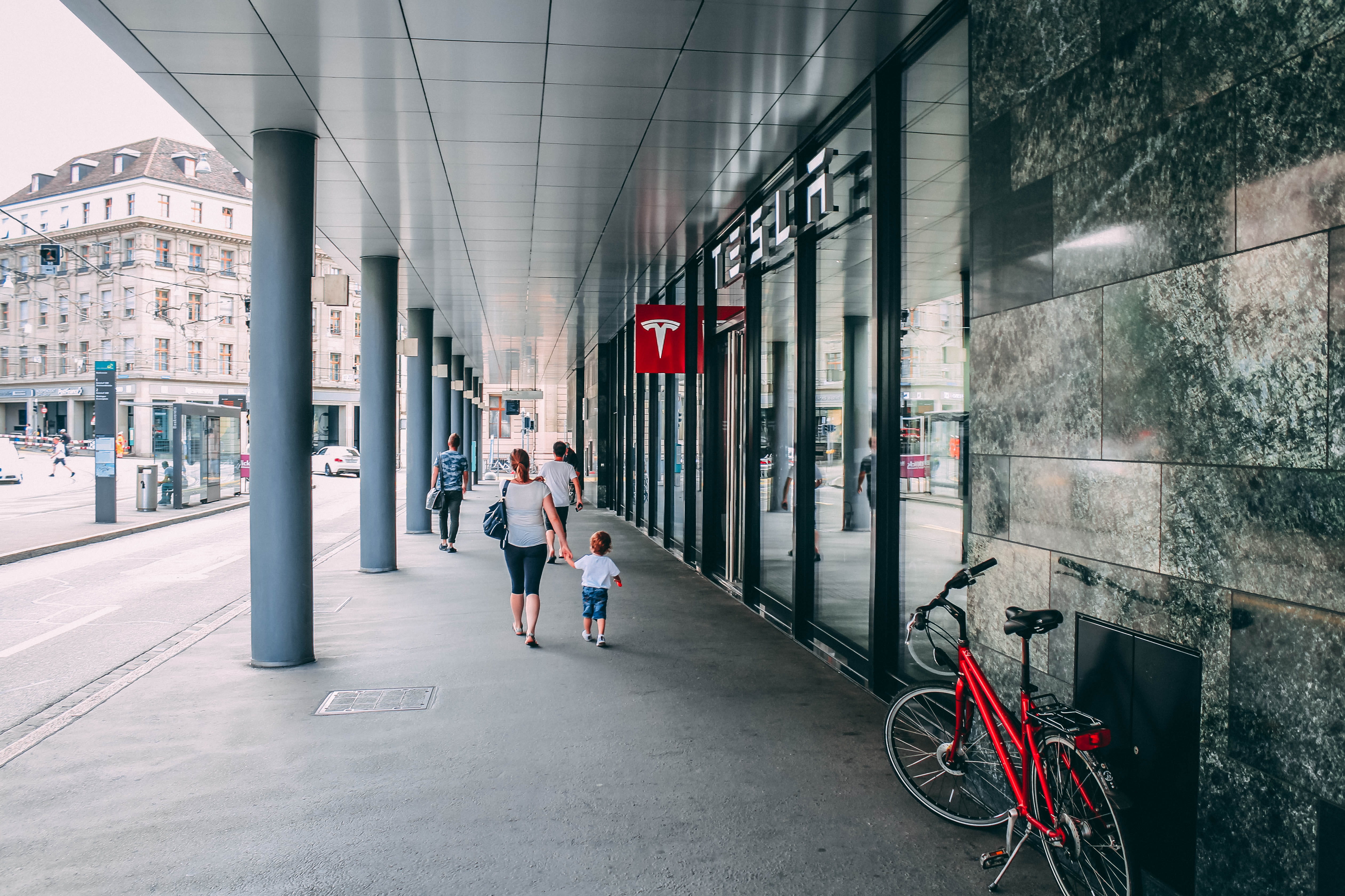 basel, urban, entrepreneur, architecture, females, study, day, 4K, girls, store, amsterdam, people, red, group of people, entrepreneurship, vehicle, lifestyles, HD Wallpaper