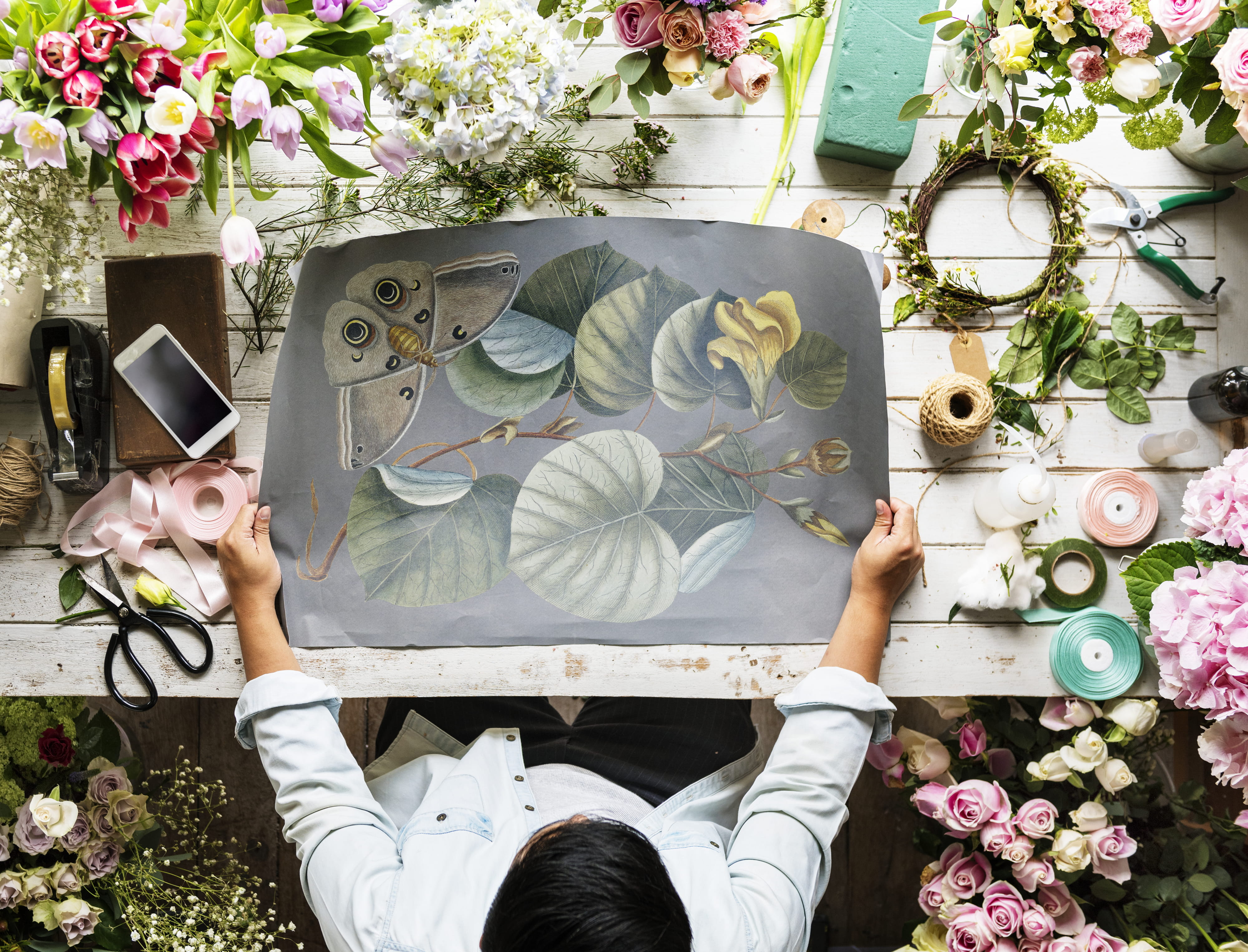 design, man, entrepreneurship, one person, table, arrangement, young women, person, plant, day, roses, flora, photo, lifestyles, flower arrangement, leisure activity, HD Wallpaper