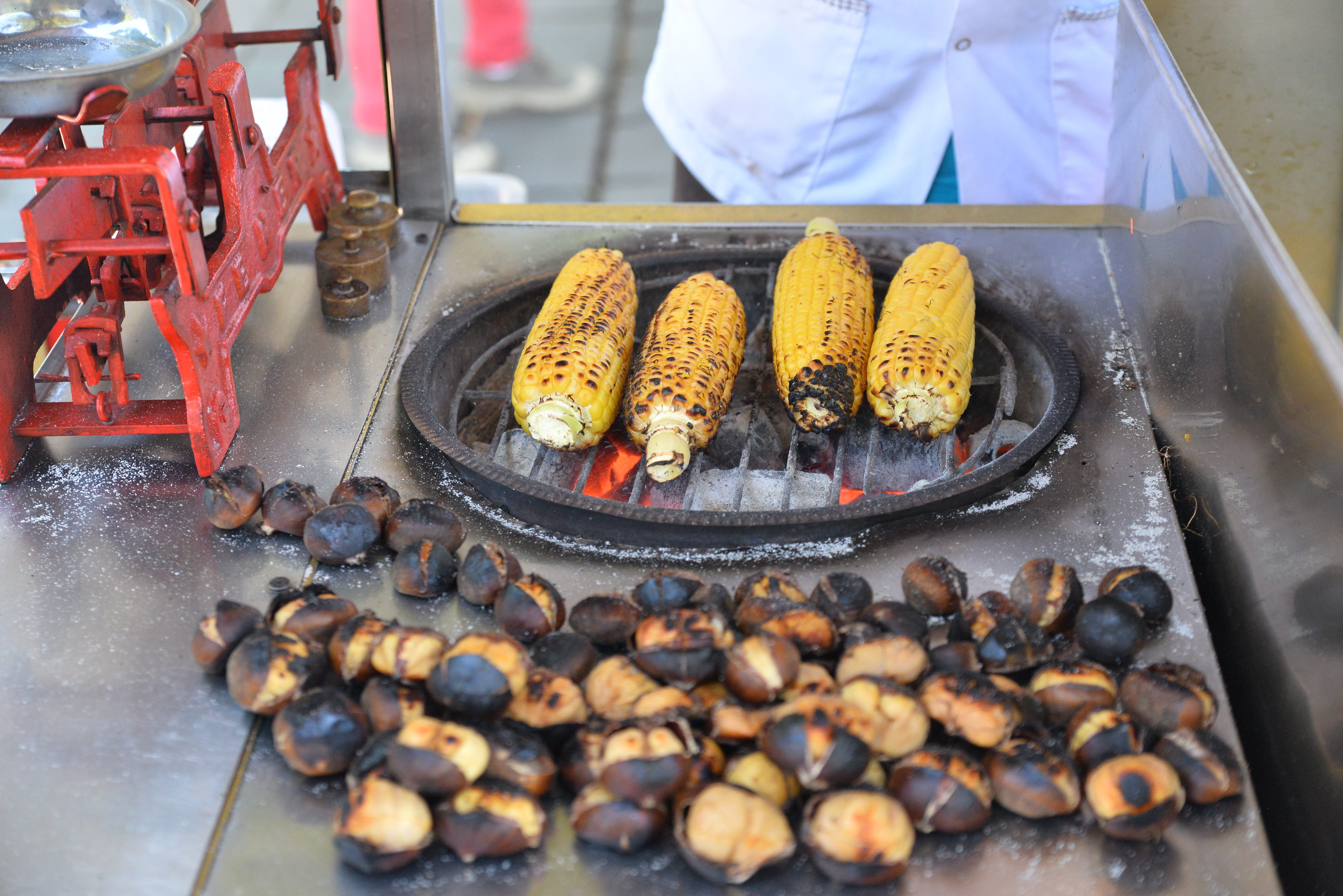 healthy eating, preparing food, concession stand, Istanbul, market, outdoors, 5K, high angle view, Chestnuts, sweetcorn, roasted, retail, production line, HD Wallpaper
