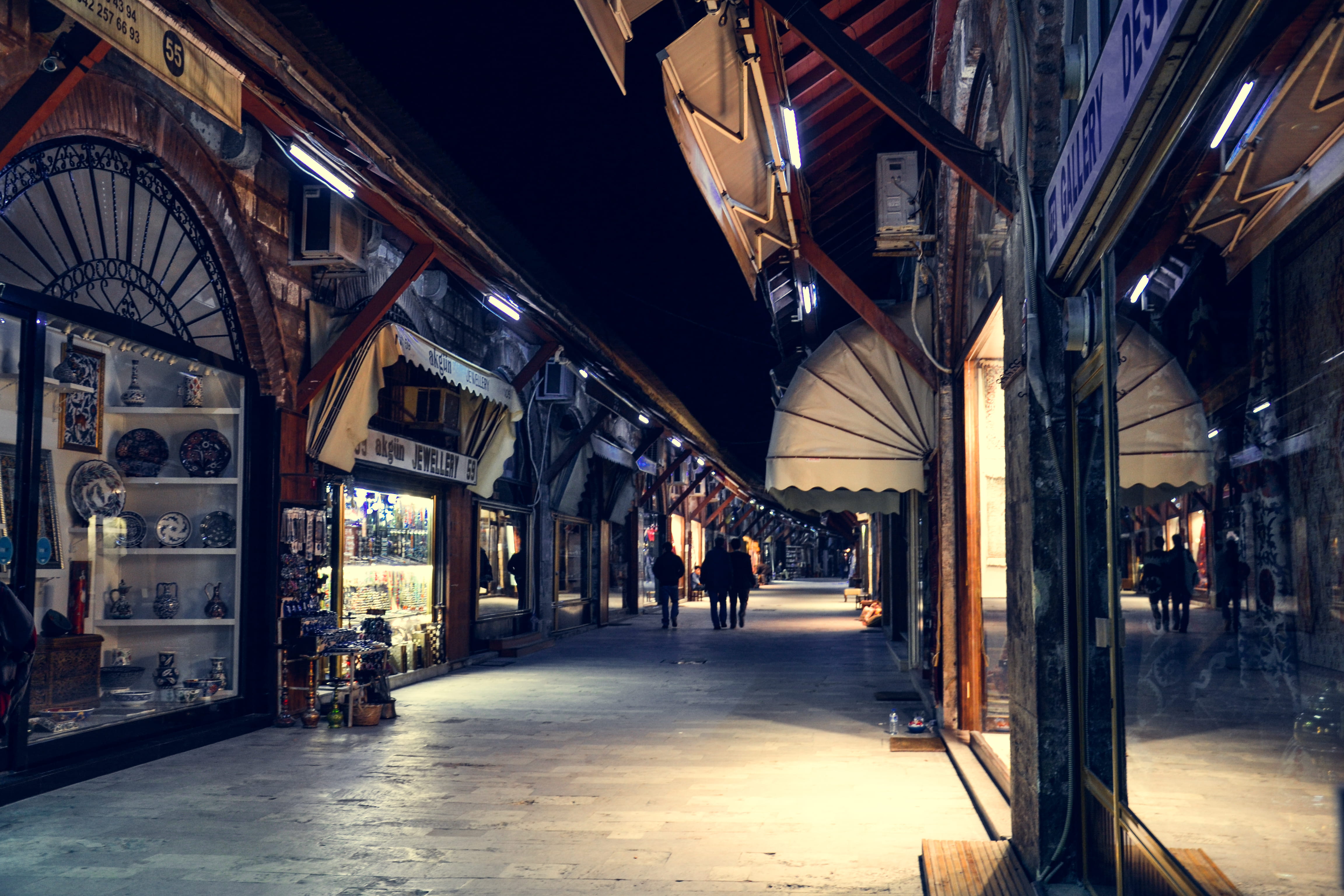 closed, 4K, lighting equipment, city life, light, group of people, direction, women, architectural column, building, istanbul, bazar, people, the way forward, HD Wallpaper