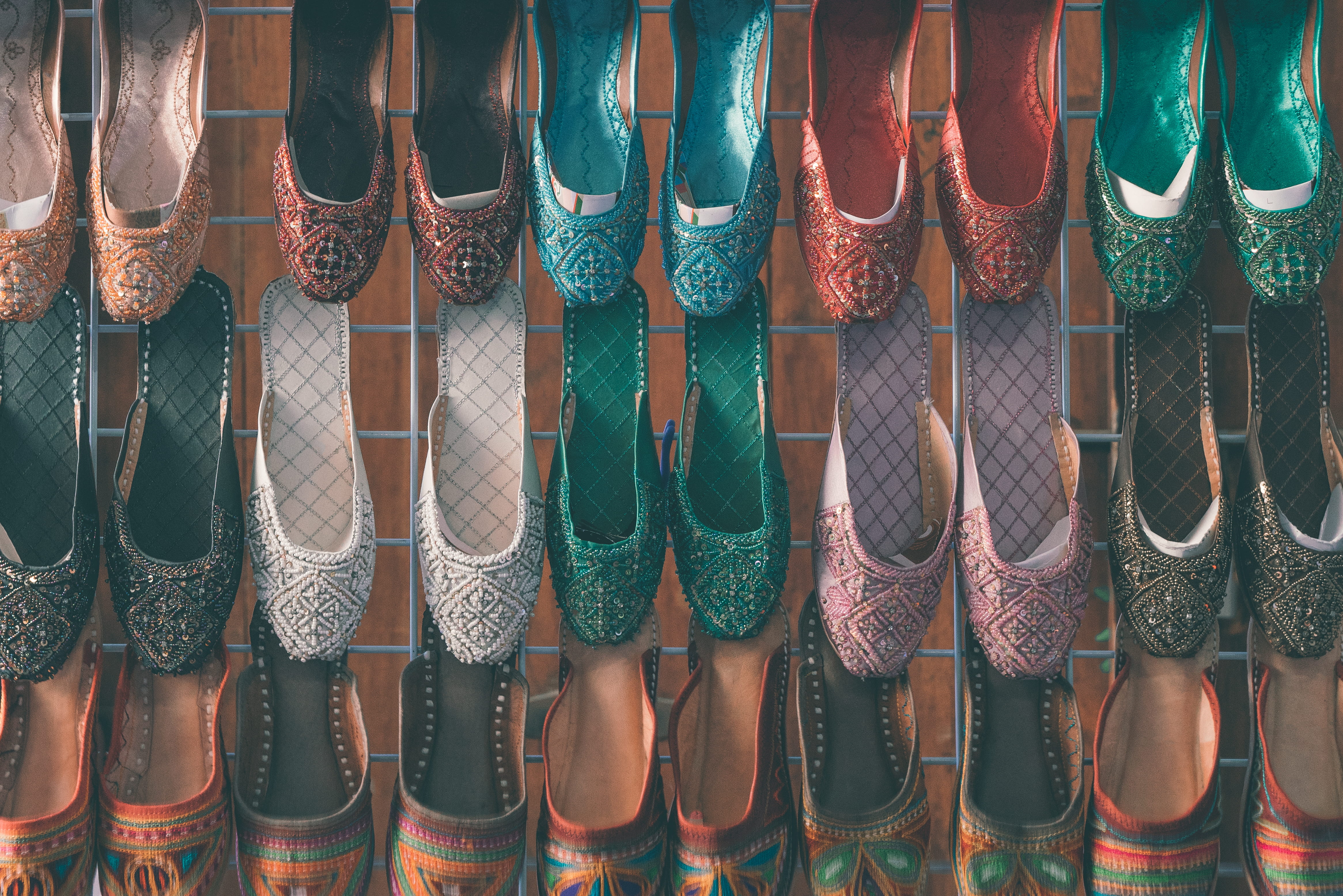 sale, full frame, in a row, bazar, shoes, order, still life, no people, arrangement, souk, indoors, arabian designs, choice, large group of objects, fashion, HD Wallpaper
