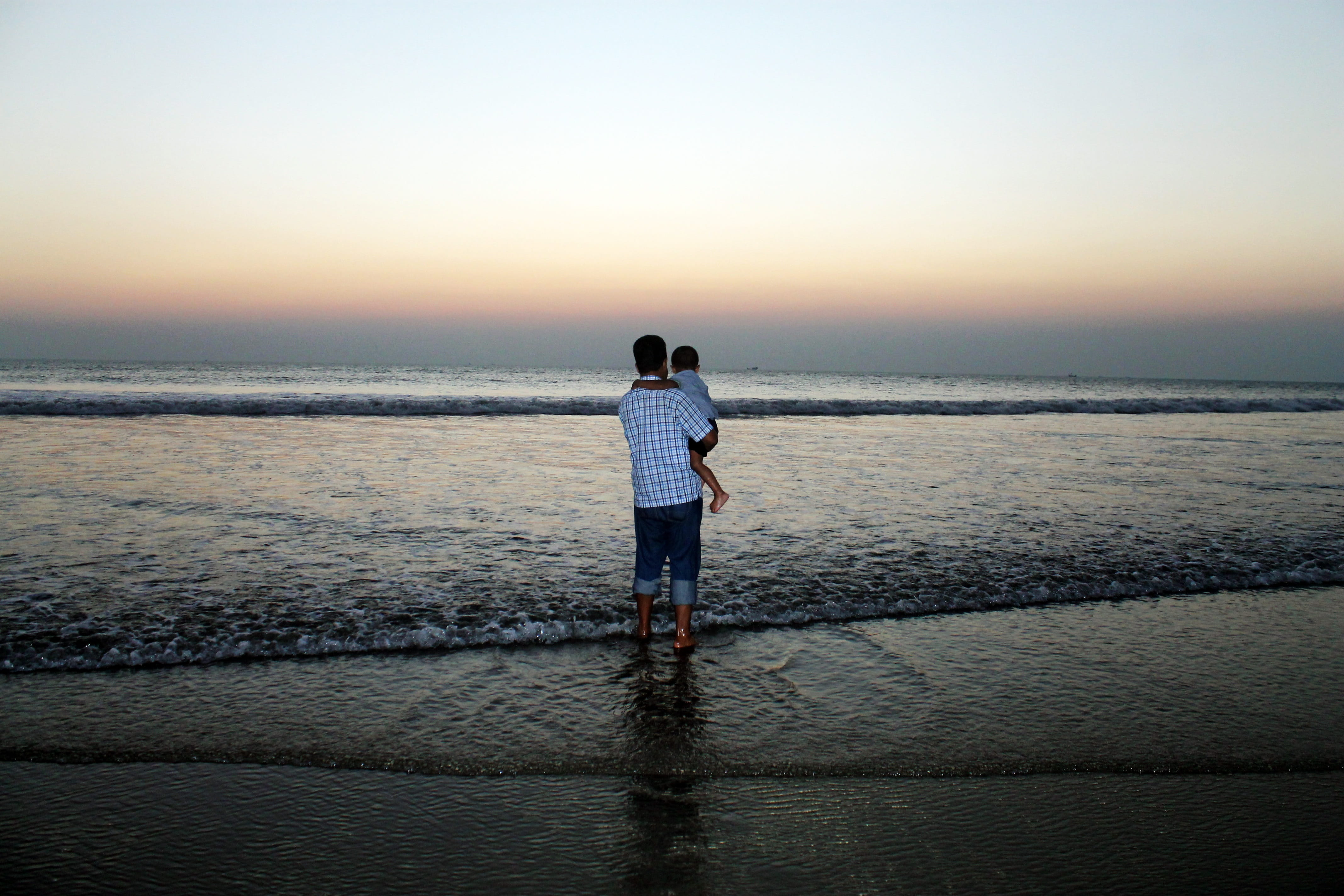 sand, 4K, beach, tranquil scene, contemplation, rear view, blue, sun, horizon, full length, leisure activity, sky, bangladesh, coast, looking at view, HD Wallpaper