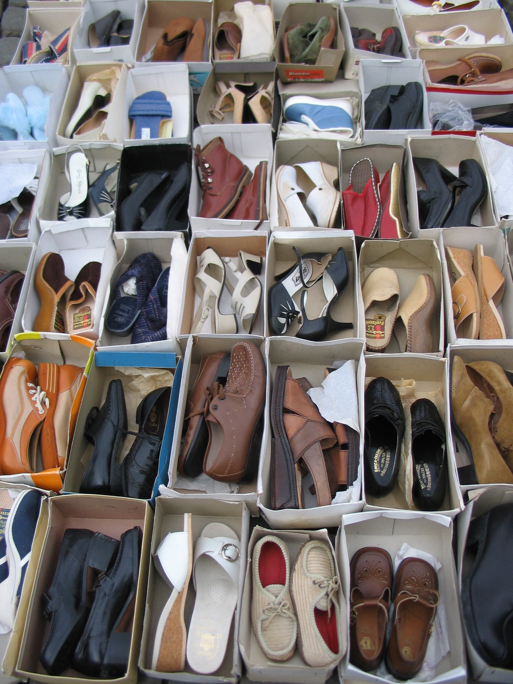 abundance, choice, shoes, display, large group of objects, high angle view, no people, retail, fashion, shoe, still life, 1080P, multi colored, womenswear, Phone HD Wallpaper