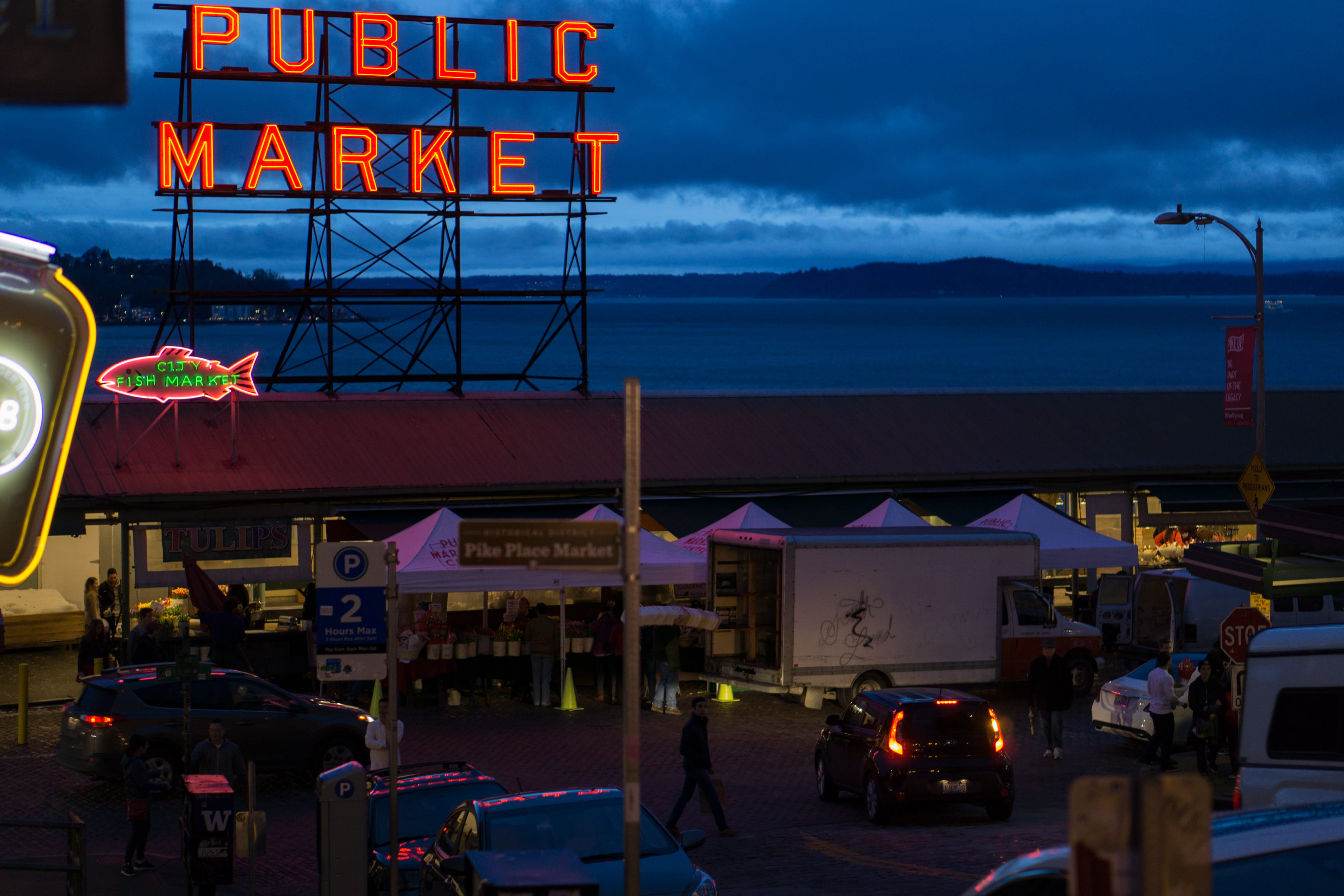 market, land vehicle, mode of transportation, cloud - sky, car, sky, architecture, outdoors, incidental people, dusk, pike place market, building exterior, HD Wallpaper