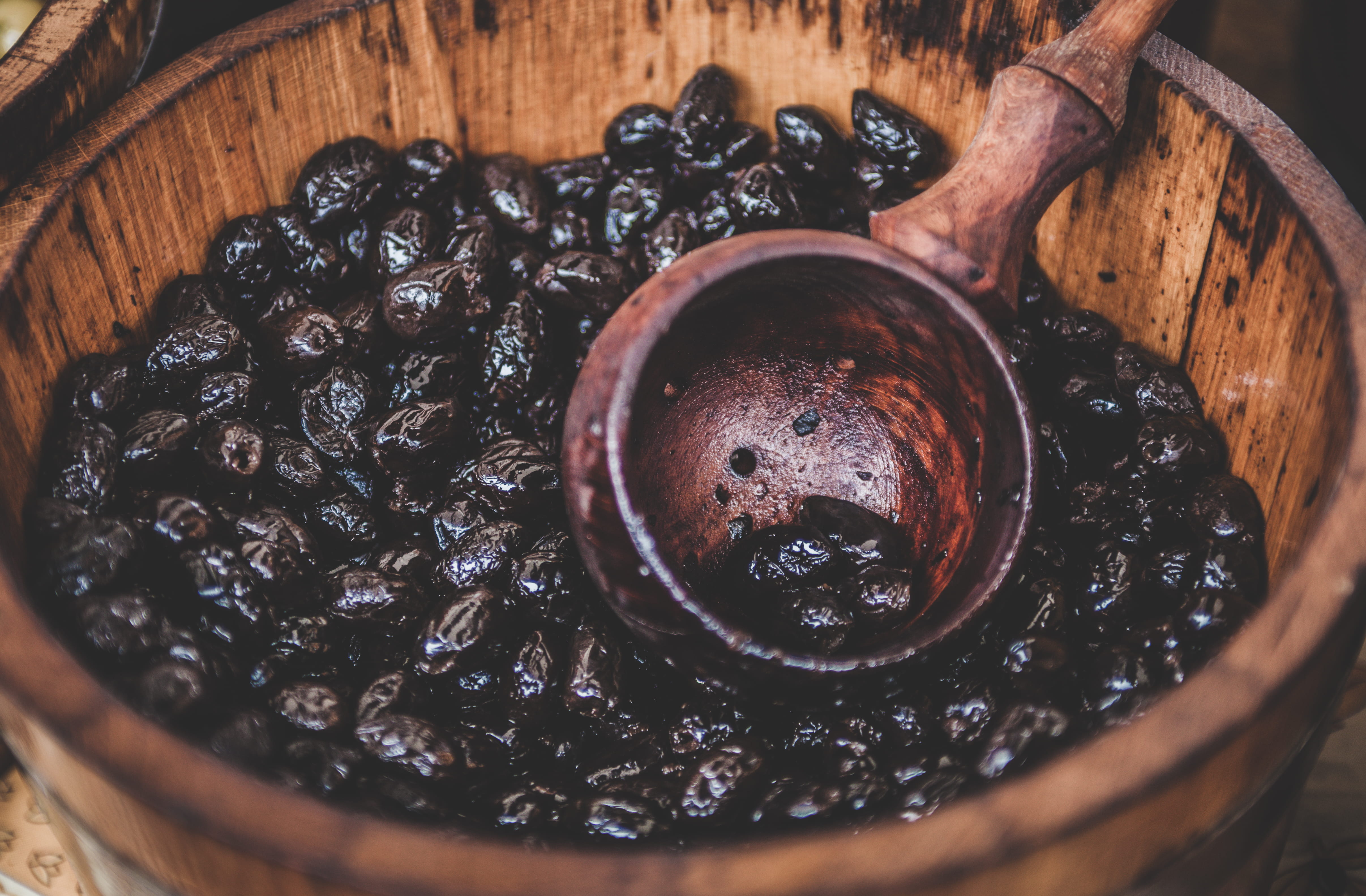 wood - material, pail, no people, still life, fruit, food and drink, drink, wood, temptation, wooden, healthy eating, eating, wellbeing, chocolate, coffee, HD Wallpaper